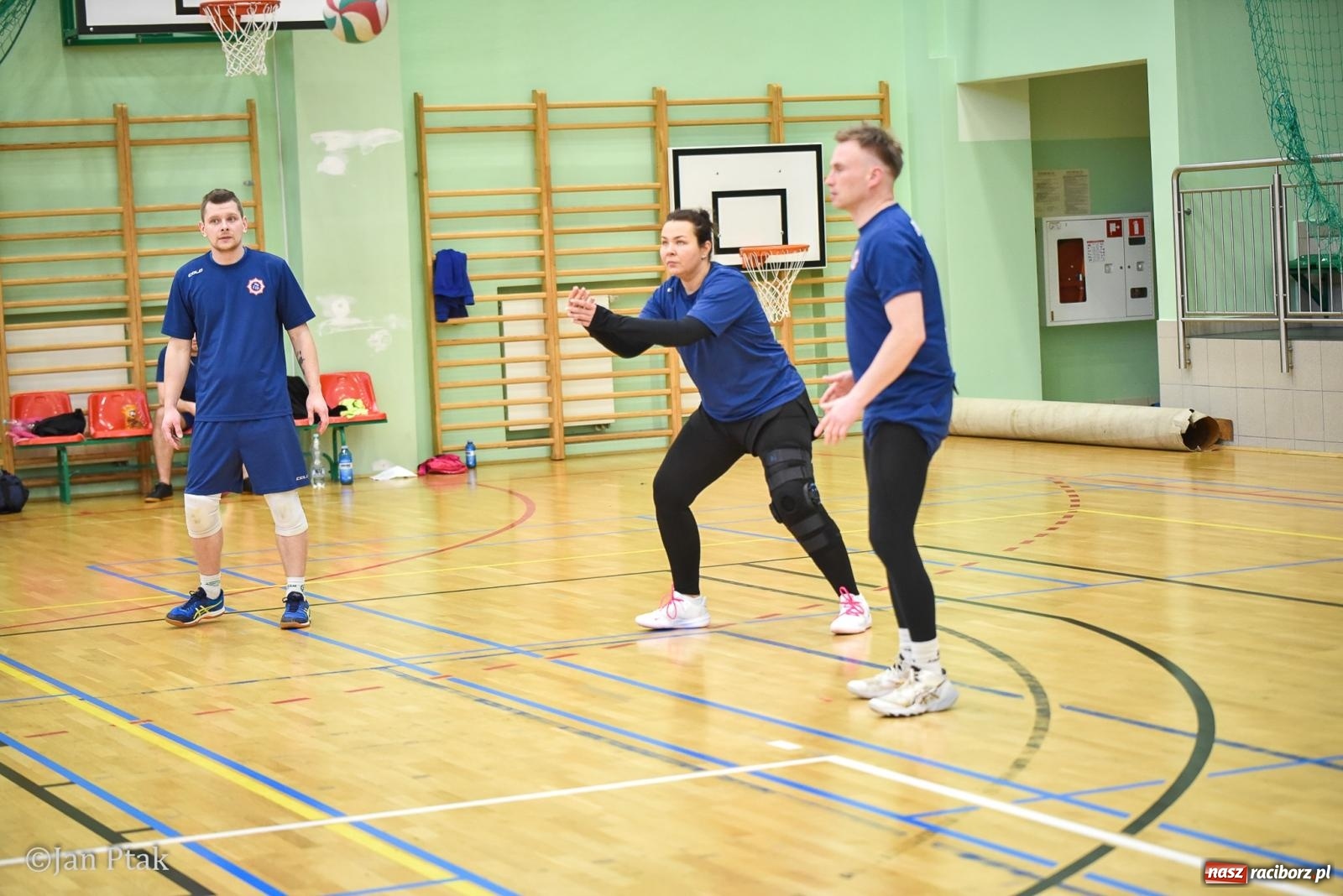 Zdjęcie w galerii na portalu naszraciborz.pl: Tokai Cobex najlepszy w XIII Turnieju Siatkarskim Zakładów Pracy i Służb Mundurowych w Raciborzu wiadomości z regionu