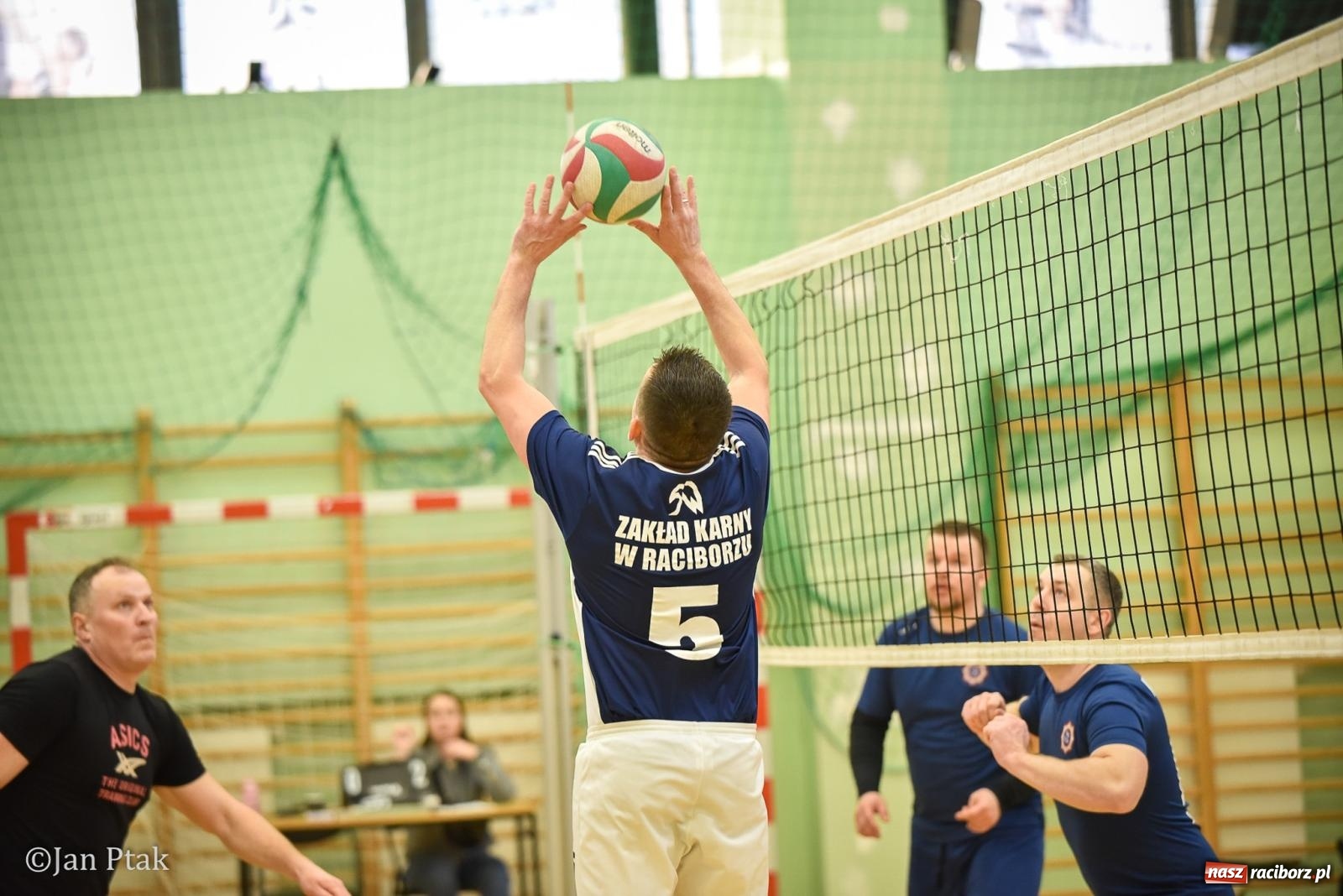 Zdjęcie w galerii na portalu naszraciborz.pl: Tokai Cobex najlepszy w XIII Turnieju Siatkarskim Zakładów Pracy i Służb Mundurowych w Raciborzu wiadomości z regionu