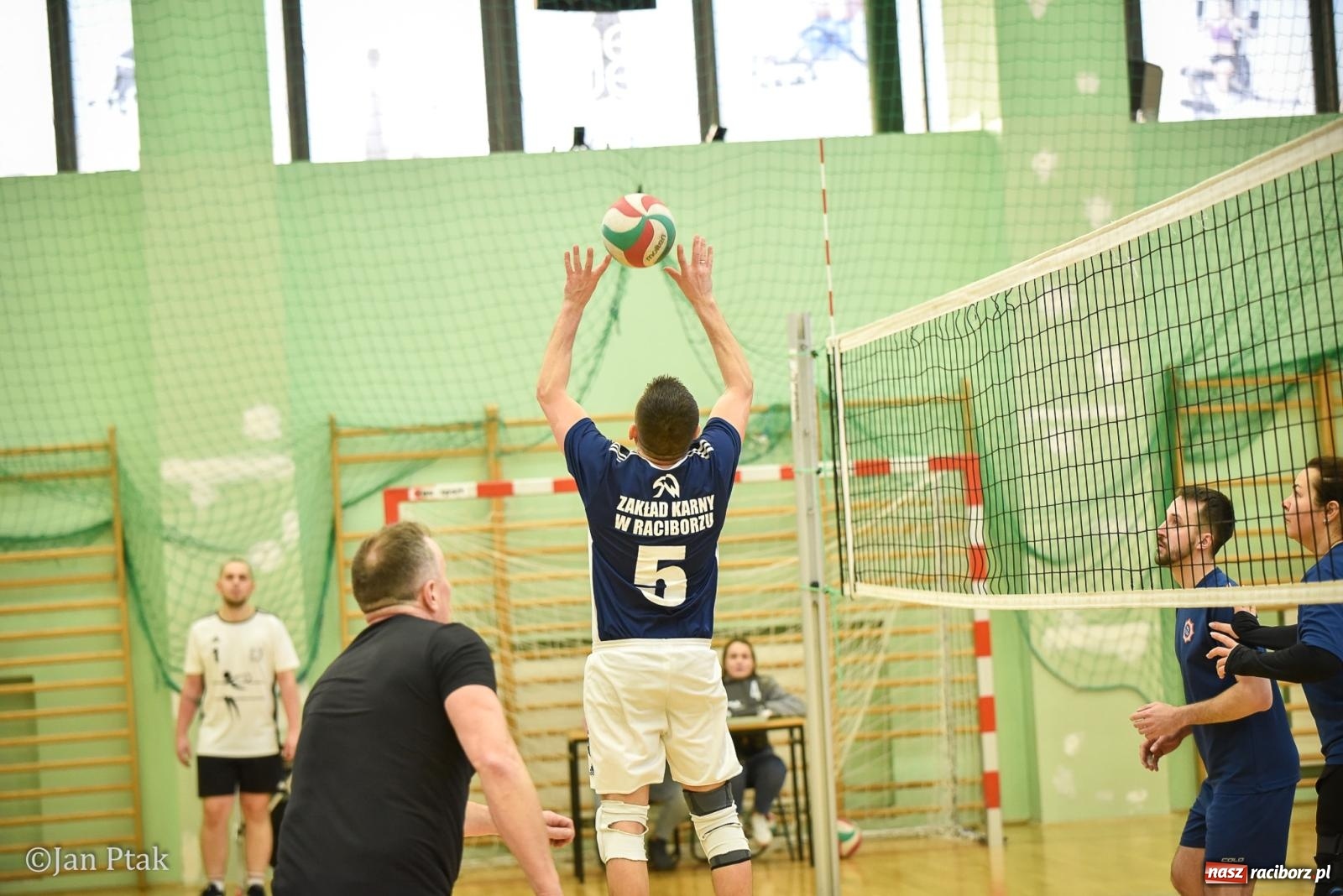 Zdjęcie w galerii na portalu naszraciborz.pl: Tokai Cobex najlepszy w XIII Turnieju Siatkarskim Zakładów Pracy i Służb Mundurowych w Raciborzu wiadomości z regionu
