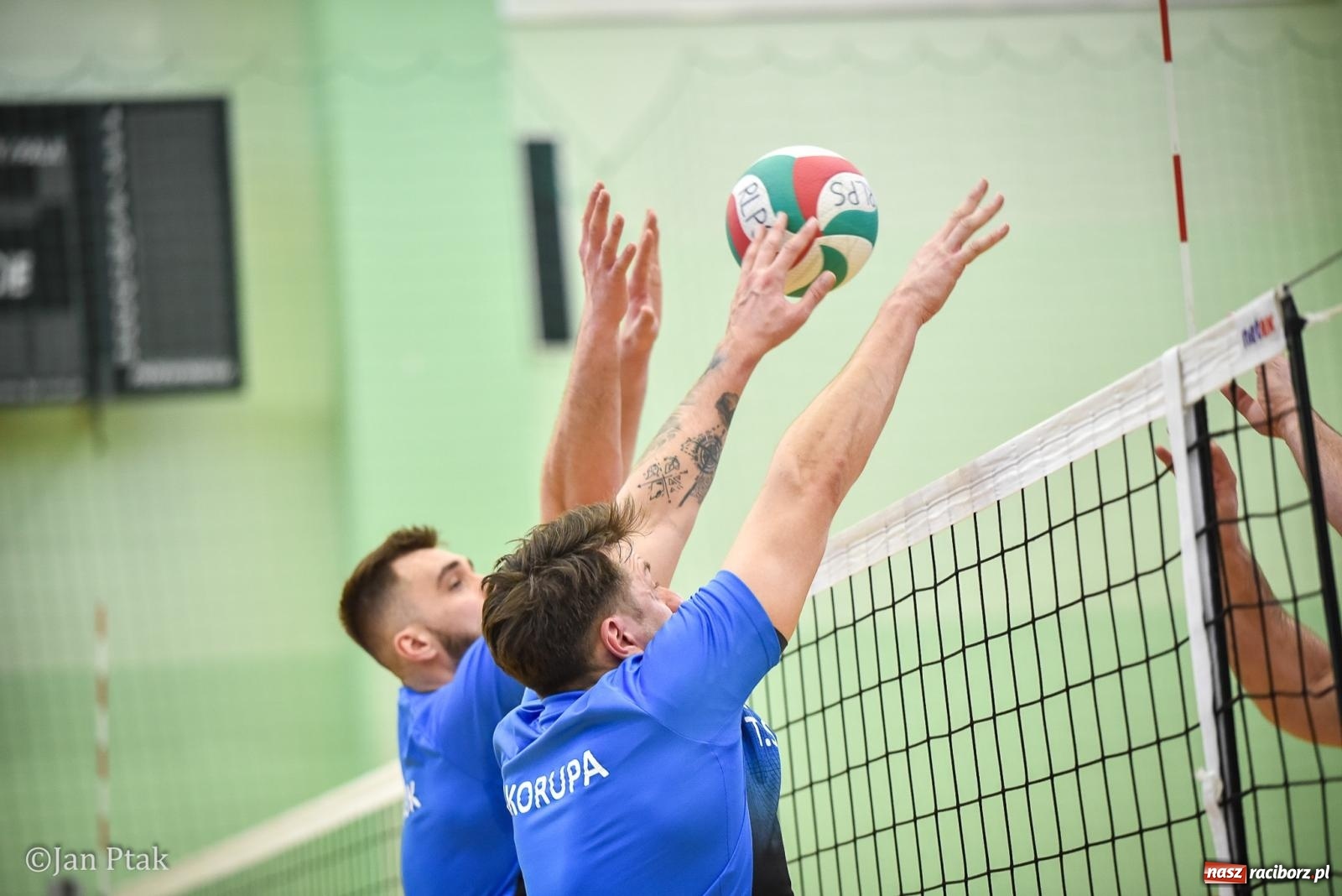Zdjęcie w galerii na portalu naszraciborz.pl: Tokai Cobex najlepszy w XIII Turnieju Siatkarskim Zakładów Pracy i Służb Mundurowych w Raciborzu wiadomości z regionu