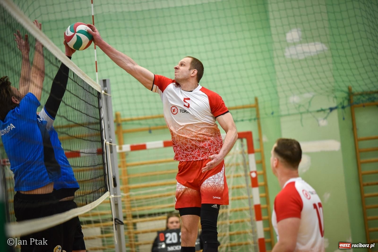 Zdjęcie w galerii na portalu naszraciborz.pl: Tokai Cobex najlepszy w XIII Turnieju Siatkarskim Zakładów Pracy i Służb Mundurowych w Raciborzu wiadomości z regionu
