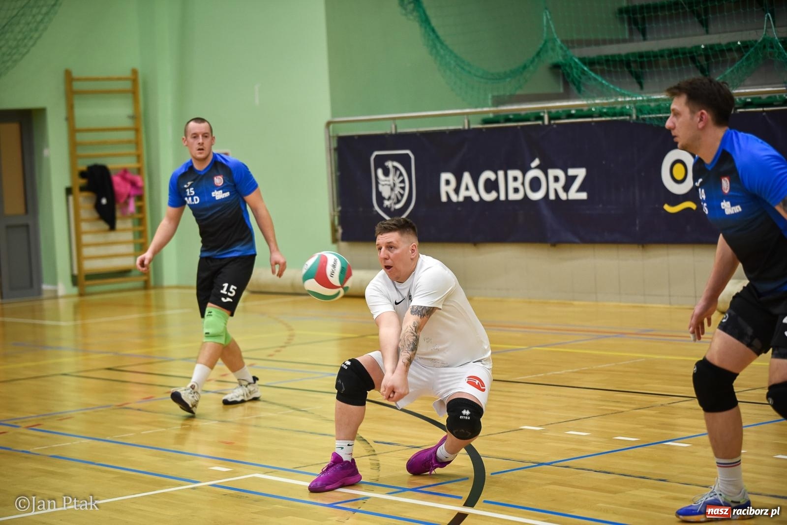 Zdjęcie w galerii na portalu naszraciborz.pl: Tokai Cobex najlepszy w XIII Turnieju Siatkarskim Zakładów Pracy i Służb Mundurowych w Raciborzu wiadomości z regionu