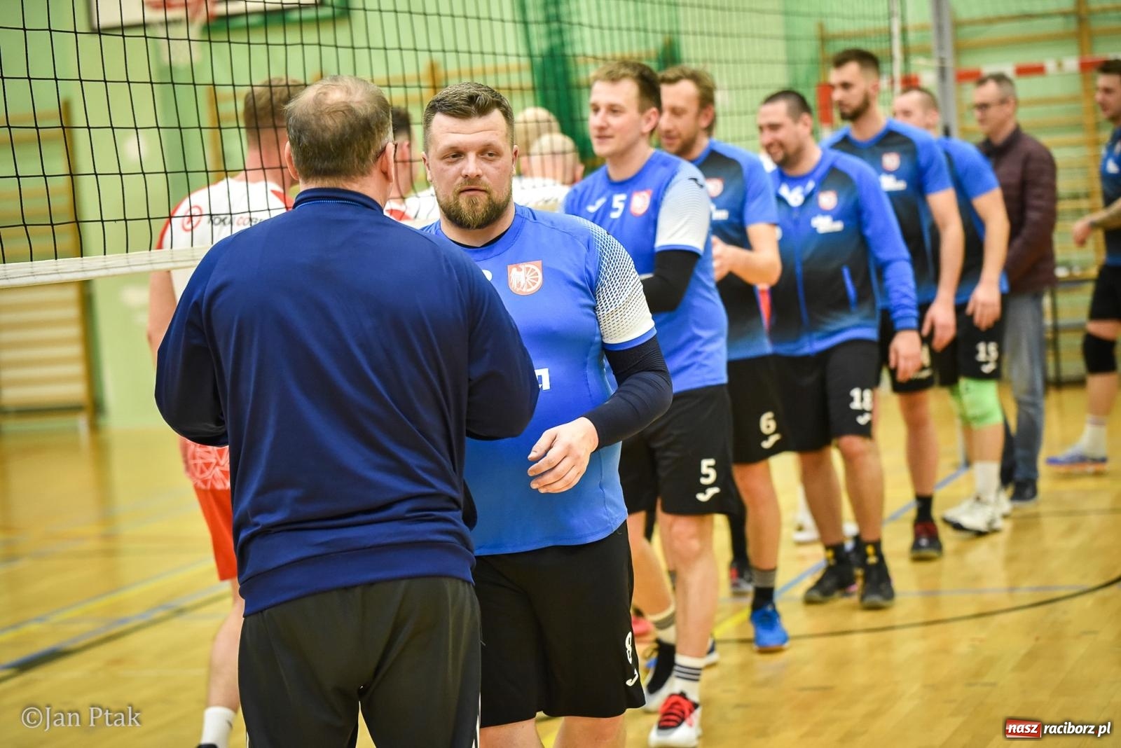 Zdjęcie w galerii na portalu naszraciborz.pl: Tokai Cobex najlepszy w XIII Turnieju Siatkarskim Zakładów Pracy i Służb Mundurowych w Raciborzu wiadomości z regionu