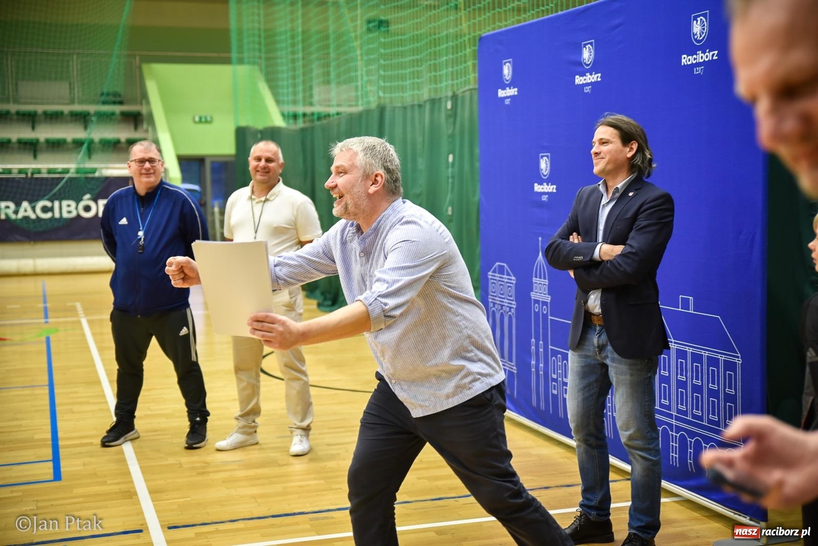 Zdjęcie w galerii na portalu naszraciborz.pl: Tokai Cobex najlepszy w XIII Turnieju Siatkarskim Zakładów Pracy i Służb Mundurowych w Raciborzu wiadomości z regionu