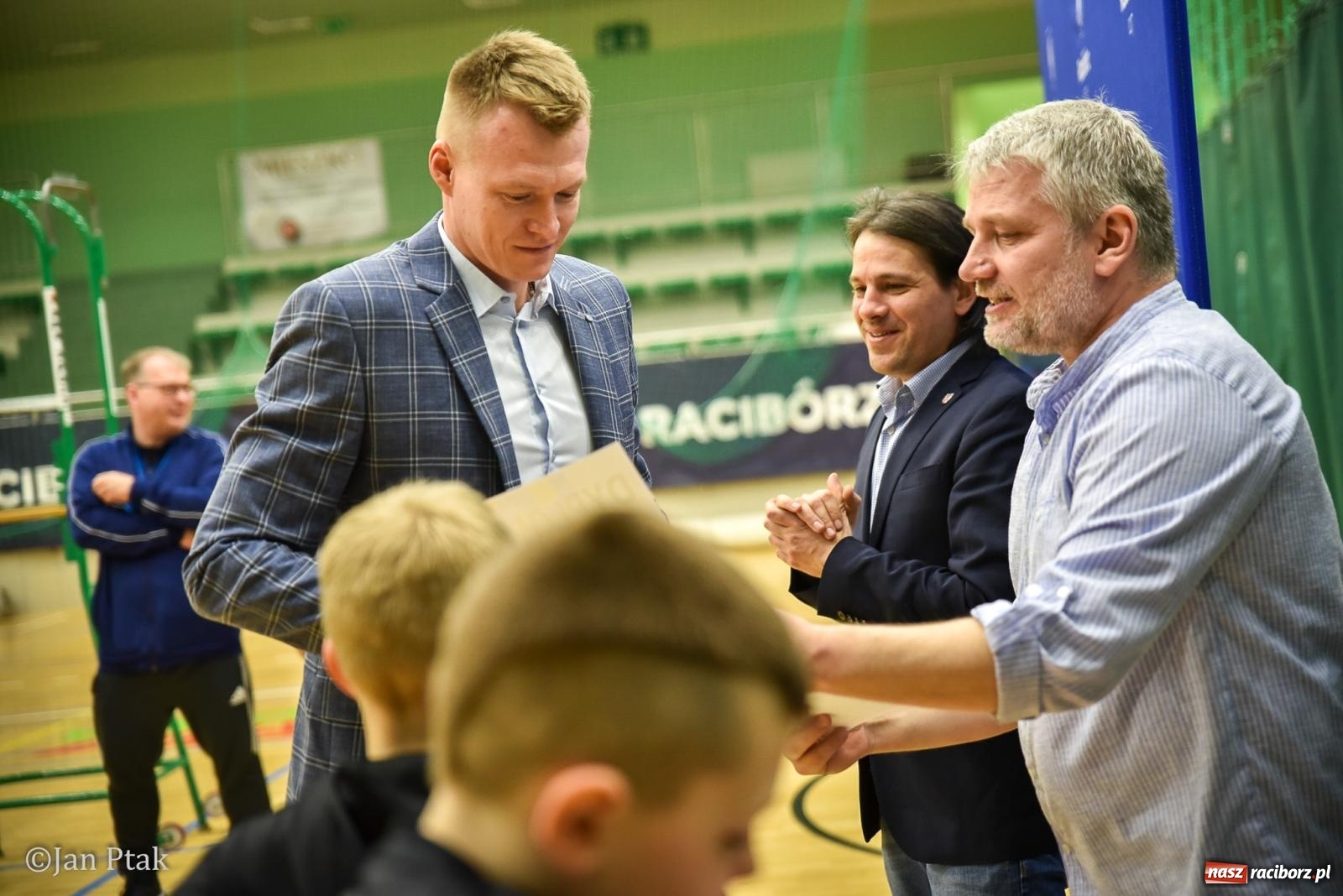 Zdjęcie w galerii na portalu naszraciborz.pl: Tokai Cobex najlepszy w XIII Turnieju Siatkarskim Zakładów Pracy i Służb Mundurowych w Raciborzu wiadomości z regionu