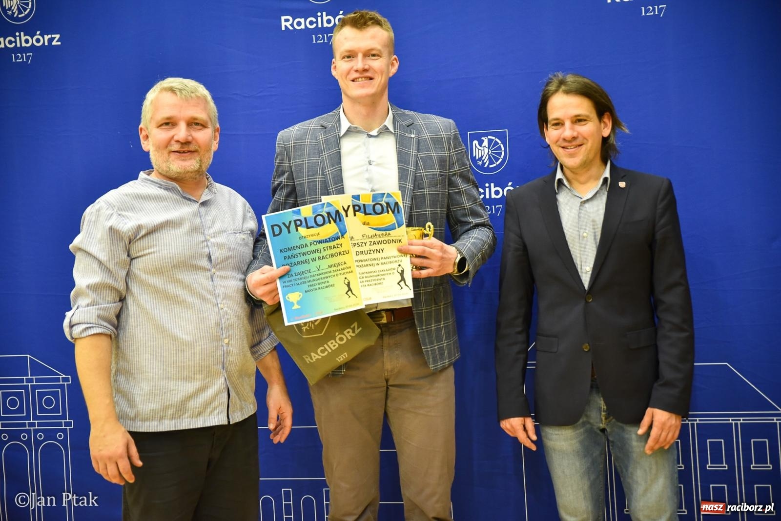 Zdjęcie w galerii na portalu naszraciborz.pl: Tokai Cobex najlepszy w XIII Turnieju Siatkarskim Zakładów Pracy i Służb Mundurowych w Raciborzu wiadomości z regionu