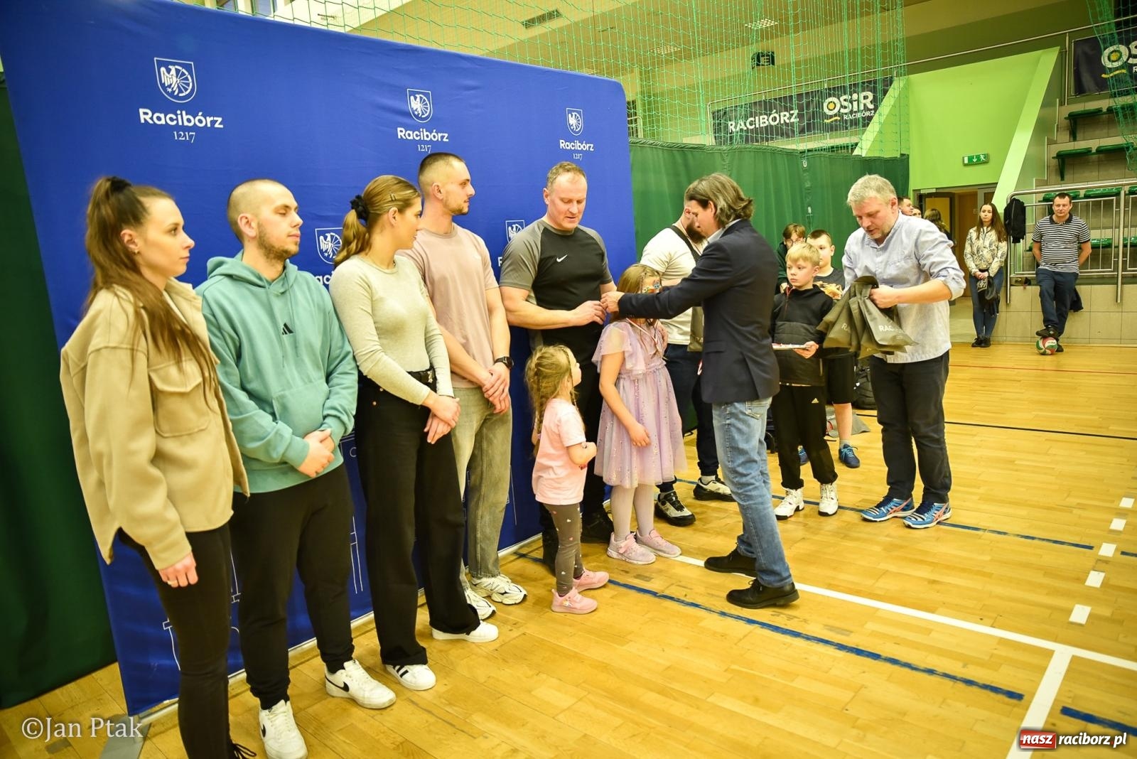 Zdjęcie w galerii na portalu naszraciborz.pl: Tokai Cobex najlepszy w XIII Turnieju Siatkarskim Zakładów Pracy i Służb Mundurowych w Raciborzu wiadomości z regionu