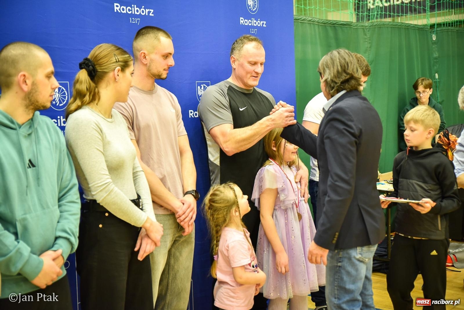 Zdjęcie w galerii na portalu naszraciborz.pl: Tokai Cobex najlepszy w XIII Turnieju Siatkarskim Zakładów Pracy i Służb Mundurowych w Raciborzu wiadomości z regionu