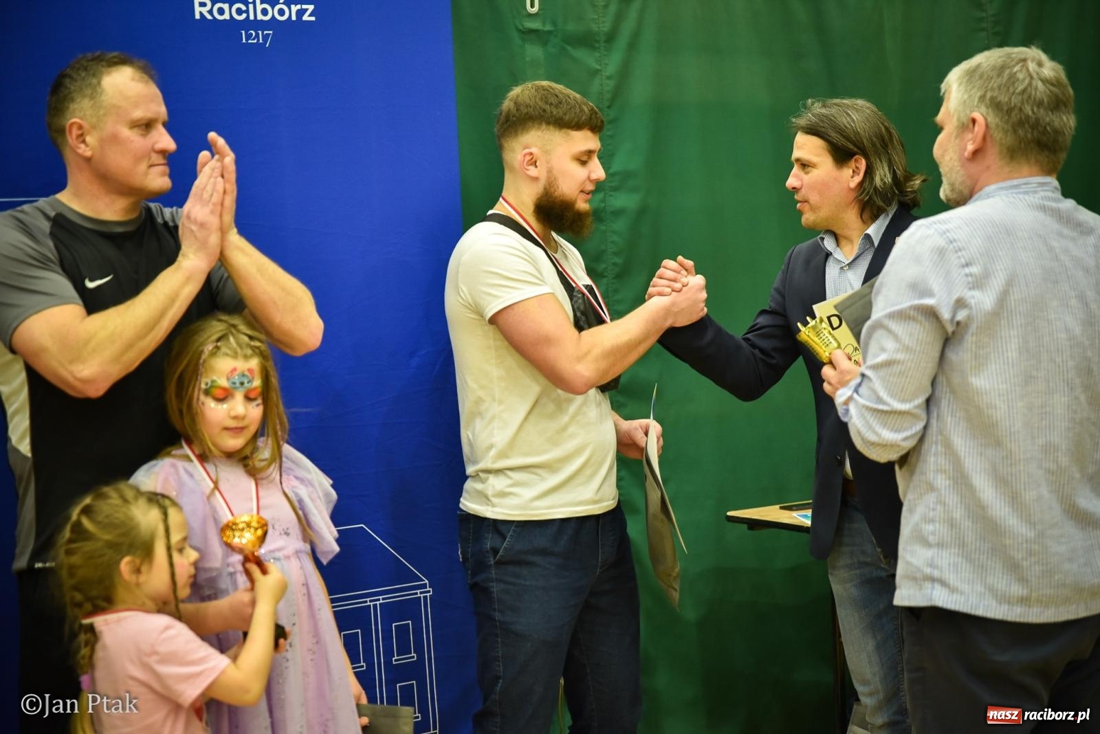 Zdjęcie w galerii na portalu naszraciborz.pl: Tokai Cobex najlepszy w XIII Turnieju Siatkarskim Zakładów Pracy i Służb Mundurowych w Raciborzu wiadomości z regionu