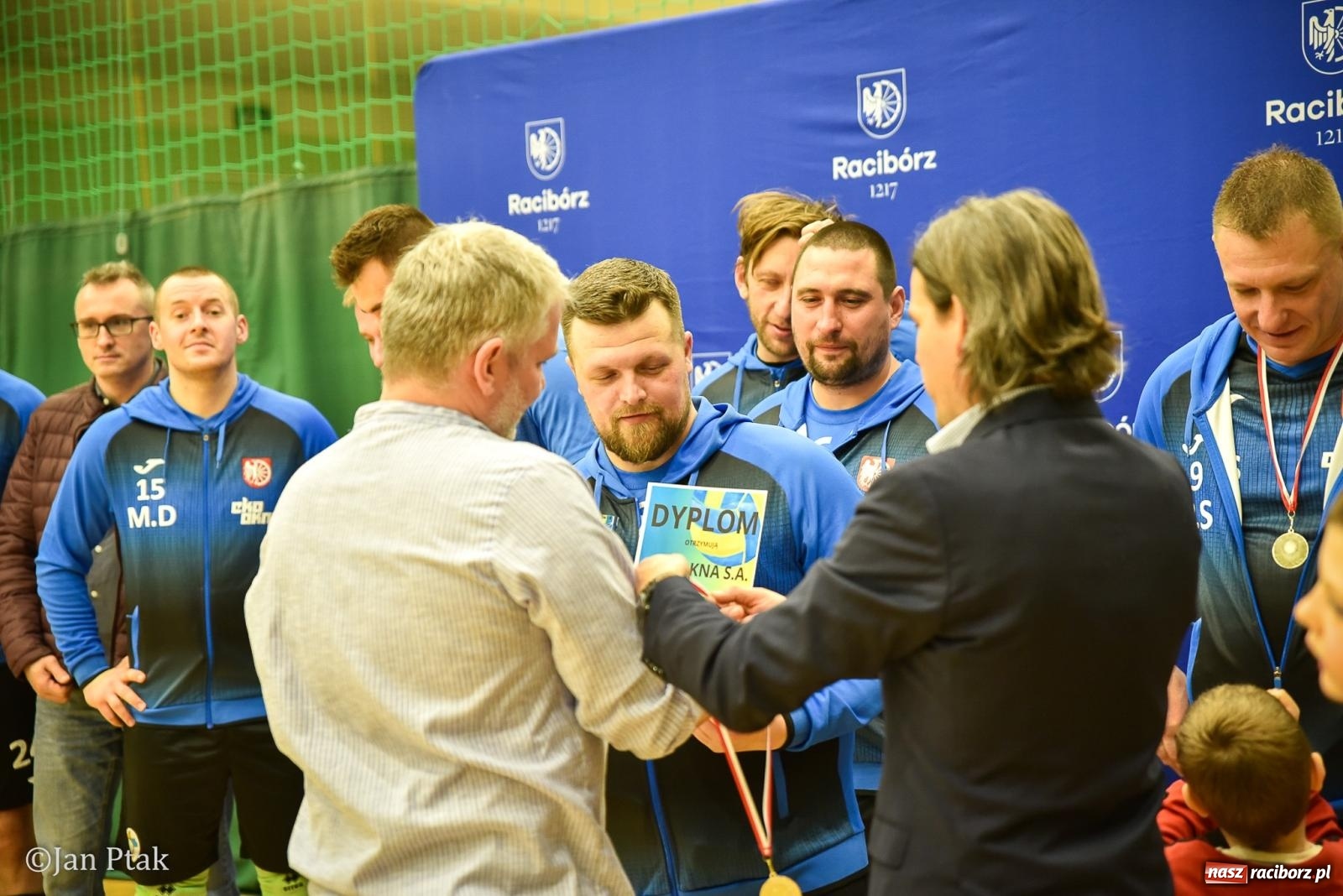 Zdjęcie w galerii na portalu naszraciborz.pl: Tokai Cobex najlepszy w XIII Turnieju Siatkarskim Zakładów Pracy i Służb Mundurowych w Raciborzu wiadomości z regionu