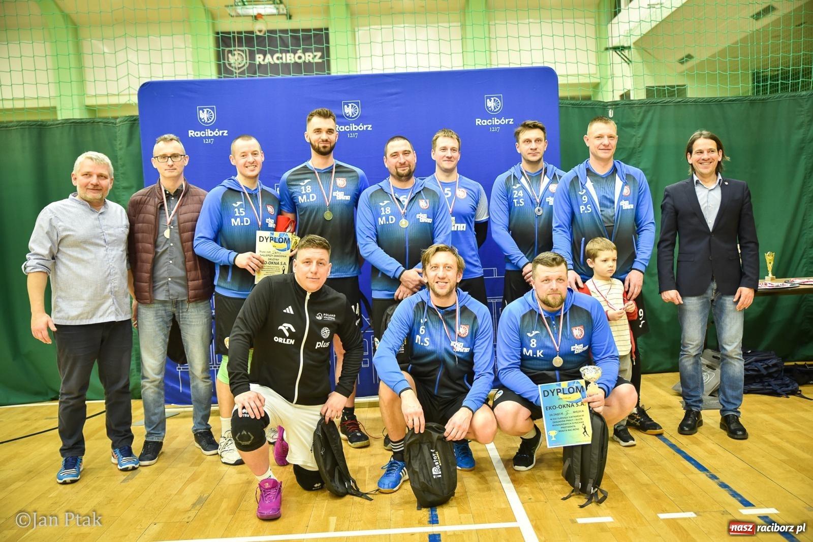 Zdjęcie w galerii na portalu naszraciborz.pl: Tokai Cobex najlepszy w XIII Turnieju Siatkarskim Zakładów Pracy i Służb Mundurowych w Raciborzu wiadomości z regionu