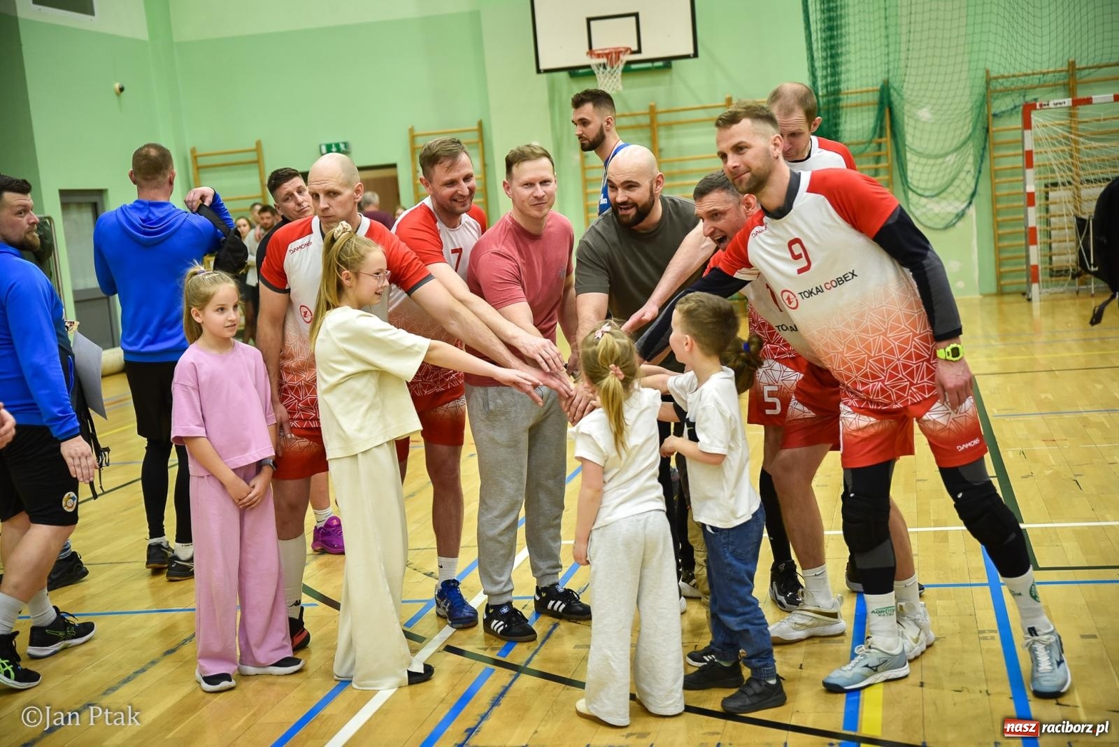 Zdjęcie w galerii na portalu naszraciborz.pl: Tokai Cobex najlepszy w XIII Turnieju Siatkarskim Zakładów Pracy i Służb Mundurowych w Raciborzu wiadomości z regionu