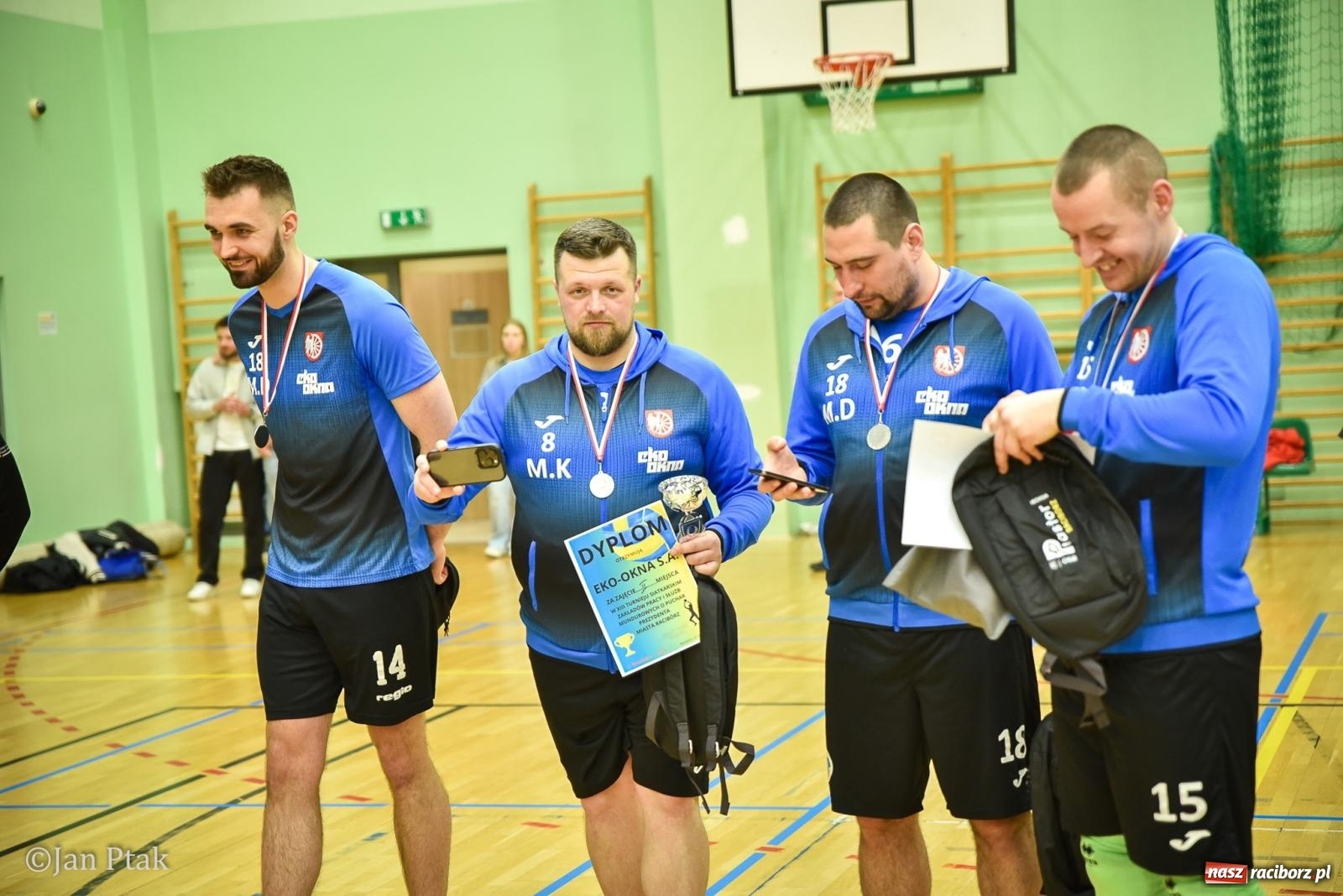 Zdjęcie w galerii na portalu naszraciborz.pl: Tokai Cobex najlepszy w XIII Turnieju Siatkarskim Zakładów Pracy i Służb Mundurowych w Raciborzu wiadomości z regionu