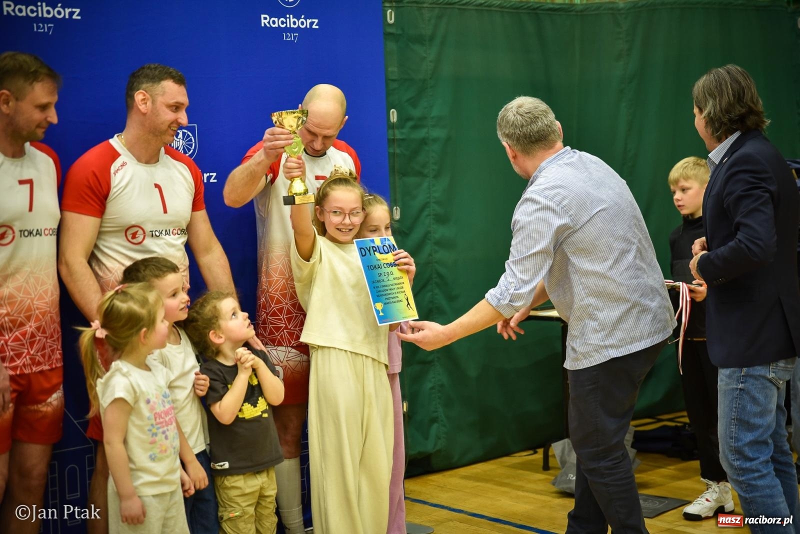 Zdjęcie w galerii na portalu naszraciborz.pl: Tokai Cobex najlepszy w XIII Turnieju Siatkarskim Zakładów Pracy i Służb Mundurowych w Raciborzu wiadomości z regionu