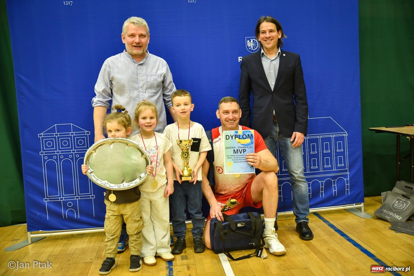 Zdjęcie w galerii na portalu naszraciborz.pl: Tokai Cobex najlepszy w XIII Turnieju Siatkarskim Zakładów Pracy i Służb Mundurowych w Raciborzu wiadomości z regionu