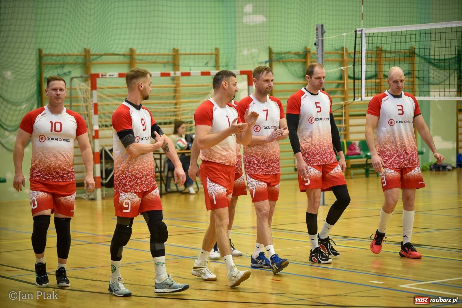 Zdjęcie w galerii na portalu naszraciborz.pl: Tokai Cobex najlepszy w XIII Turnieju Siatkarskim Zakładów Pracy i Służb Mundurowych w Raciborzu wiadomości z regionu