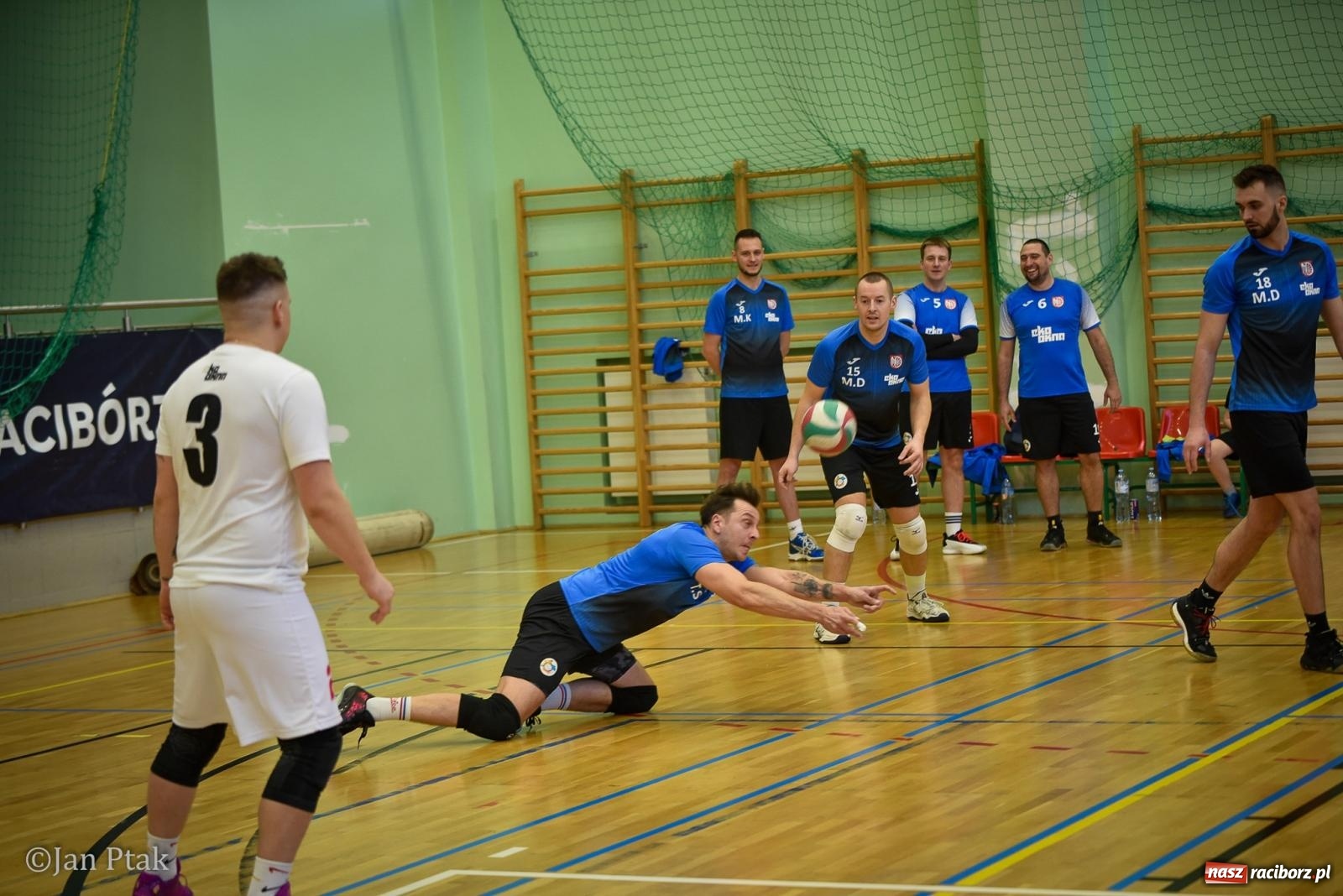 Zdjęcie w galerii na portalu naszraciborz.pl: Tokai Cobex najlepszy w XIII Turnieju Siatkarskim Zakładów Pracy i Służb Mundurowych w Raciborzu wiadomości z regionu