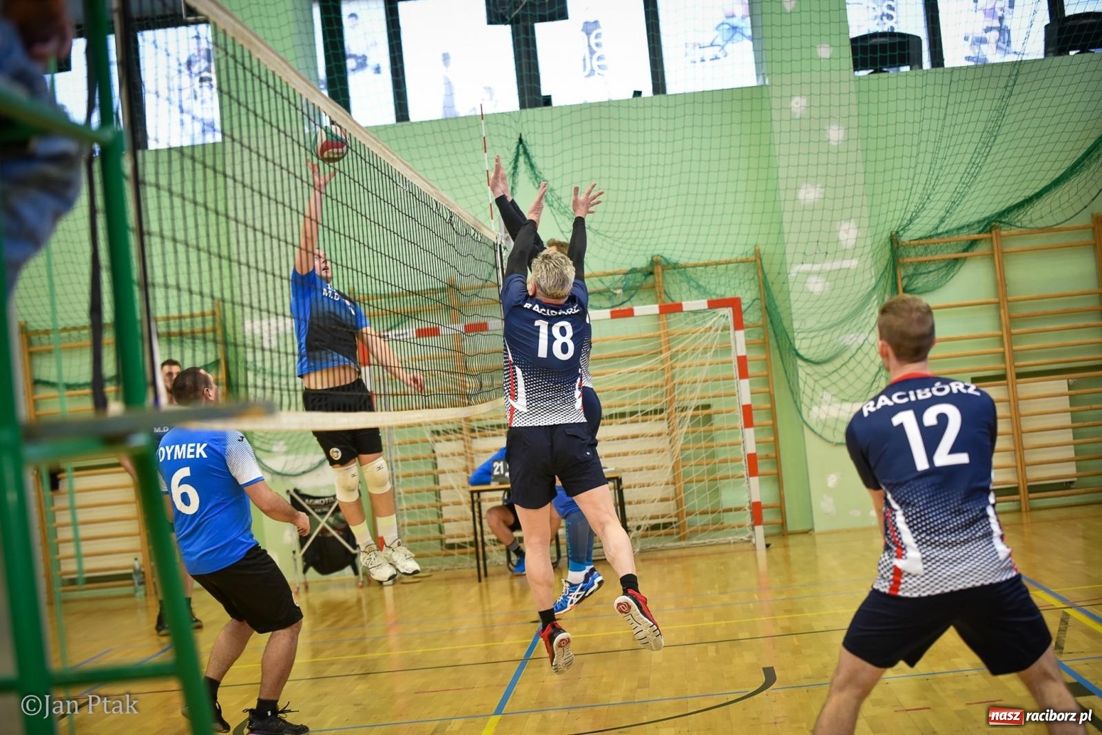 Zdjęcie w galerii na portalu naszraciborz.pl: Tokai Cobex najlepszy w XIII Turnieju Siatkarskim Zakładów Pracy i Służb Mundurowych w Raciborzu wiadomości z regionu