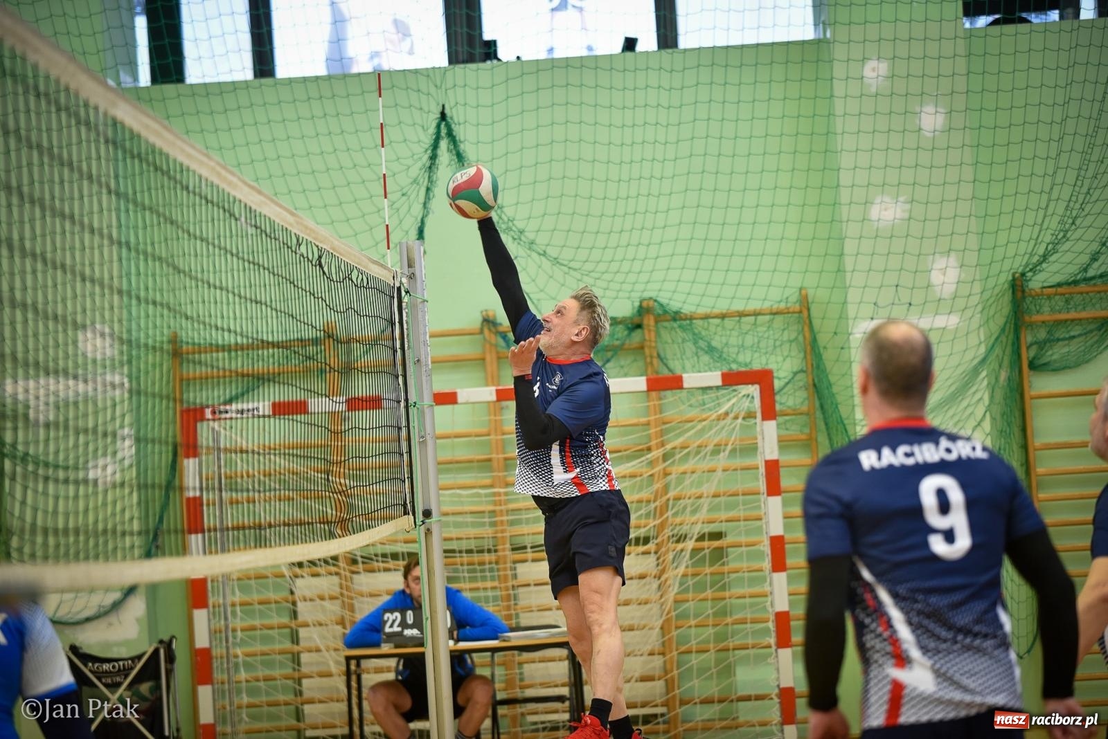 Zdjęcie w galerii na portalu naszraciborz.pl: Tokai Cobex najlepszy w XIII Turnieju Siatkarskim Zakładów Pracy i Służb Mundurowych w Raciborzu wiadomości z regionu