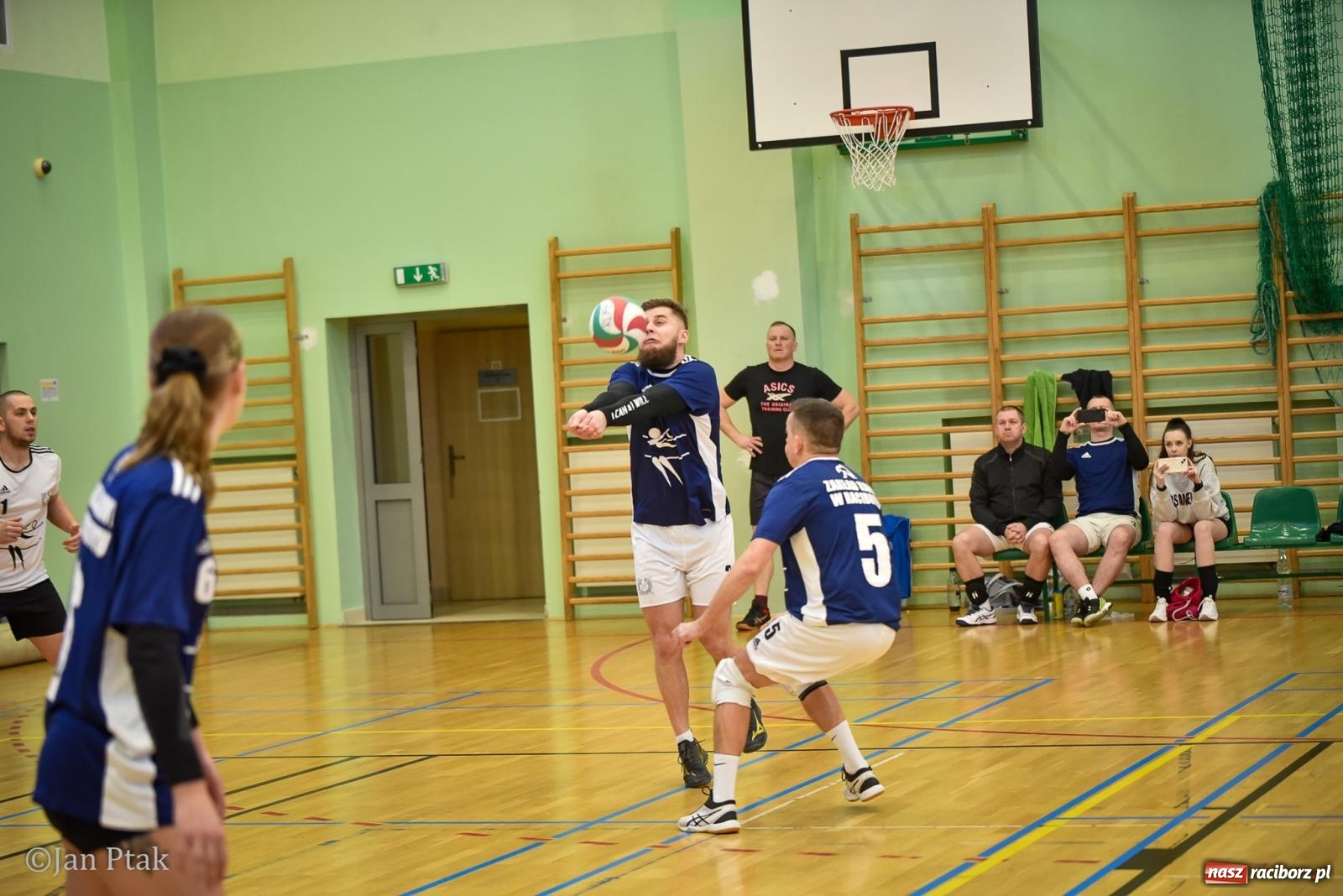 Zdjęcie w galerii na portalu naszraciborz.pl: Tokai Cobex najlepszy w XIII Turnieju Siatkarskim Zakładów Pracy i Służb Mundurowych w Raciborzu wiadomości z regionu