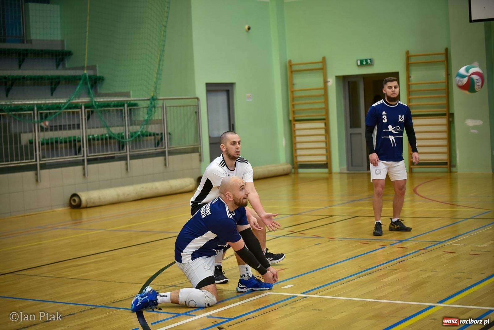 Zdjęcie w galerii na portalu naszraciborz.pl: Tokai Cobex najlepszy w XIII Turnieju Siatkarskim Zakładów Pracy i Służb Mundurowych w Raciborzu wiadomości z regionu