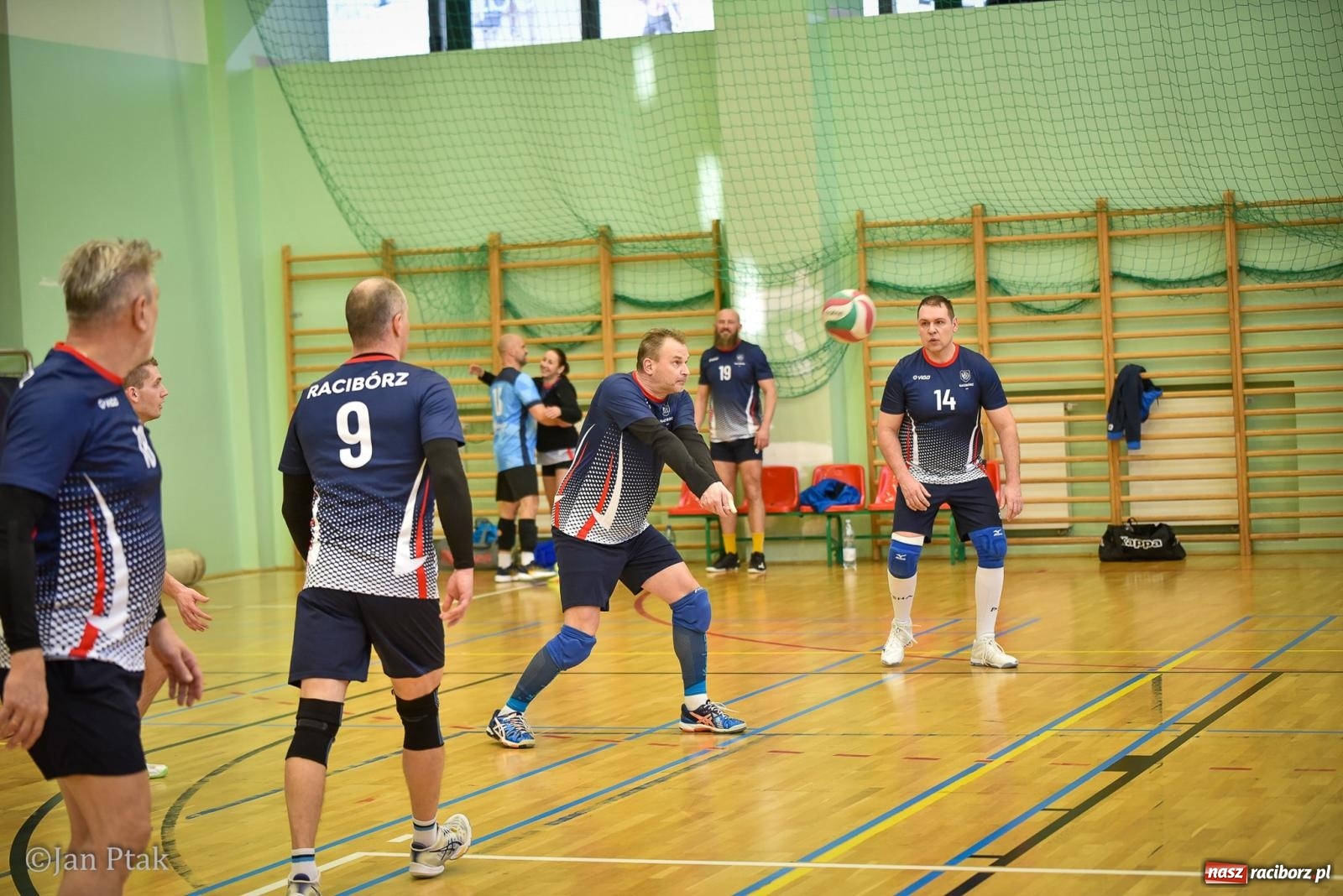 Zdjęcie w galerii na portalu naszraciborz.pl: Tokai Cobex najlepszy w XIII Turnieju Siatkarskim Zakładów Pracy i Służb Mundurowych w Raciborzu wiadomości z regionu