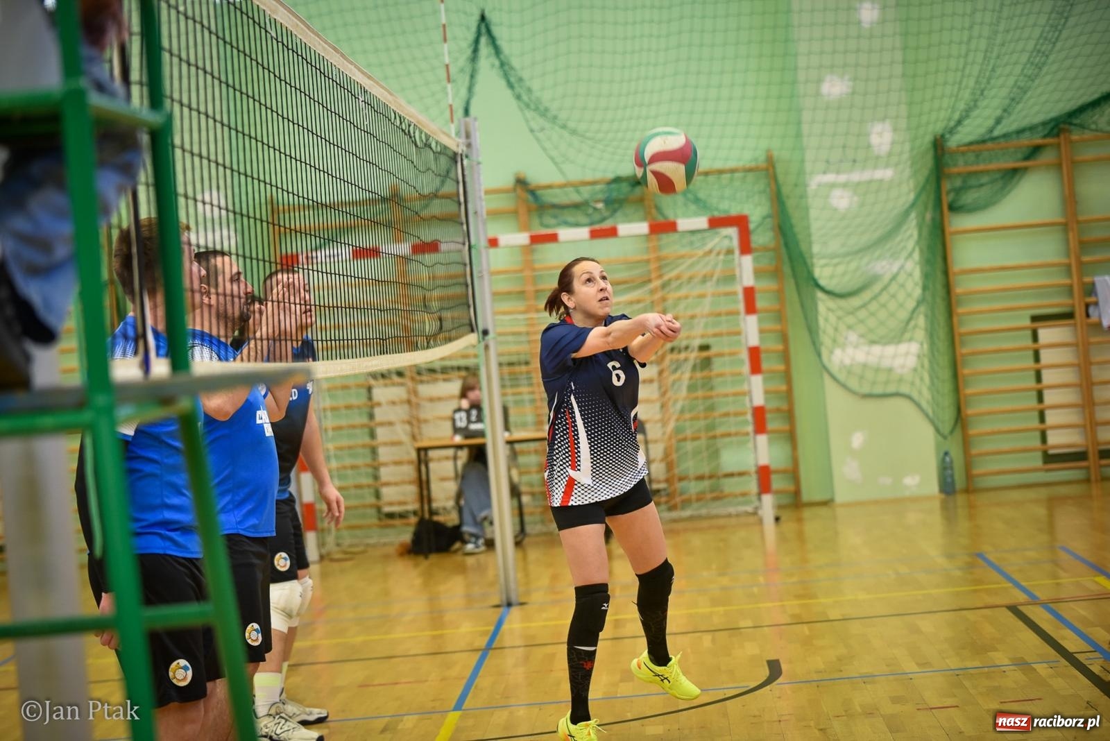 Zdjęcie w galerii na portalu naszraciborz.pl: Tokai Cobex najlepszy w XIII Turnieju Siatkarskim Zakładów Pracy i Służb Mundurowych w Raciborzu wiadomości z regionu