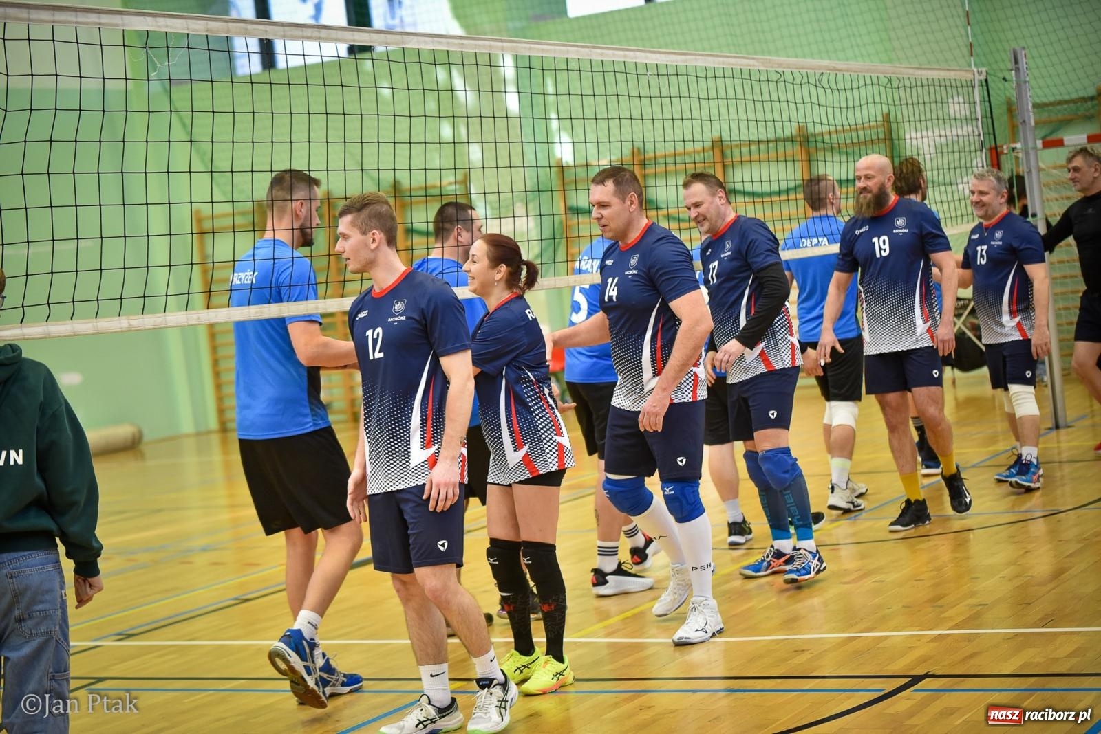Zdjęcie w galerii na portalu naszraciborz.pl: Tokai Cobex najlepszy w XIII Turnieju Siatkarskim Zakładów Pracy i Służb Mundurowych w Raciborzu wiadomości z regionu