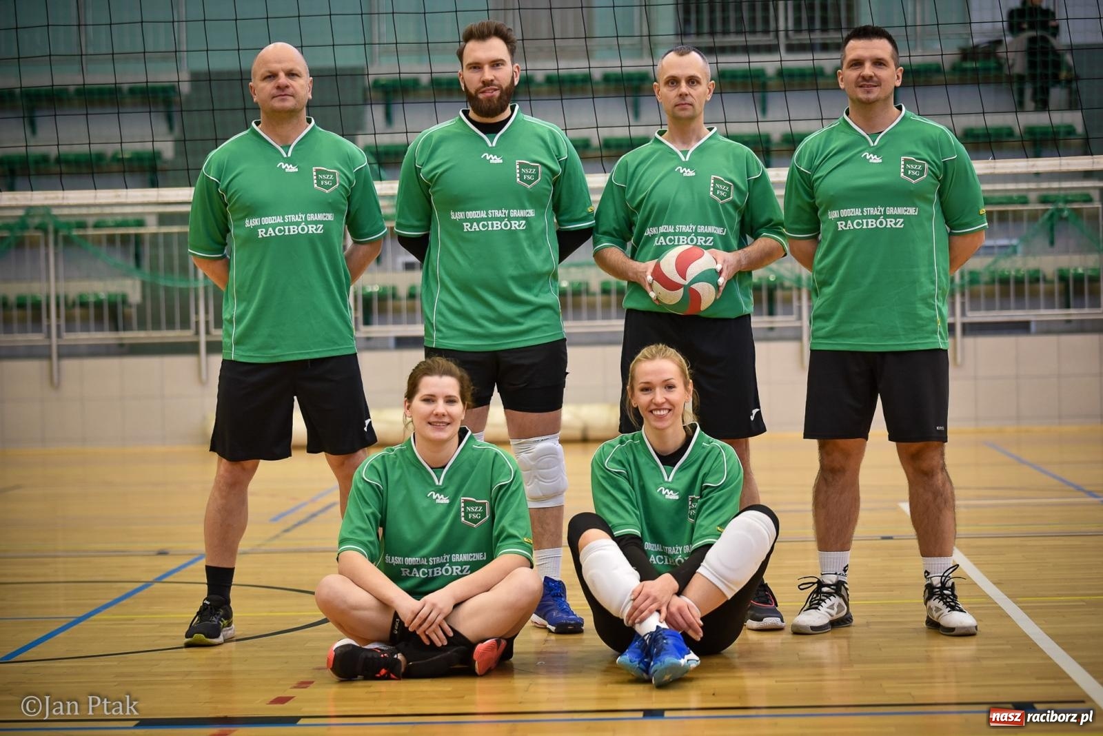 Zdjęcie w galerii na portalu naszraciborz.pl: Tokai Cobex najlepszy w XIII Turnieju Siatkarskim Zakładów Pracy i Służb Mundurowych w Raciborzu wiadomości z regionu