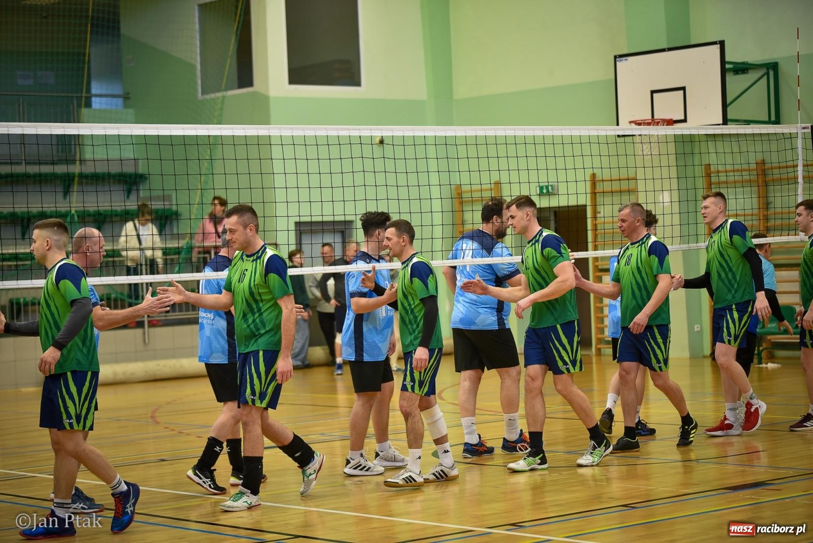 Zdjęcie w galerii na portalu naszraciborz.pl: Tokai Cobex najlepszy w XIII Turnieju Siatkarskim Zakładów Pracy i Służb Mundurowych w Raciborzu wiadomości z regionu