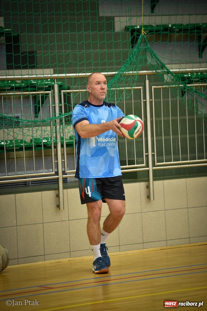 Zdjęcie w galerii na portalu naszraciborz.pl: Tokai Cobex najlepszy w XIII Turnieju Siatkarskim Zakładów Pracy i Służb Mundurowych w Raciborzu wiadomości z regionu