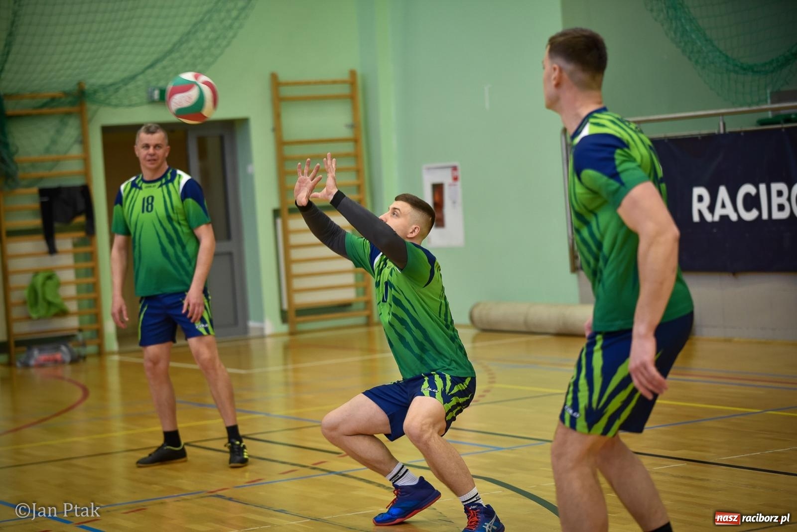 Zdjęcie w galerii na portalu naszraciborz.pl: Tokai Cobex najlepszy w XIII Turnieju Siatkarskim Zakładów Pracy i Służb Mundurowych w Raciborzu wiadomości z regionu