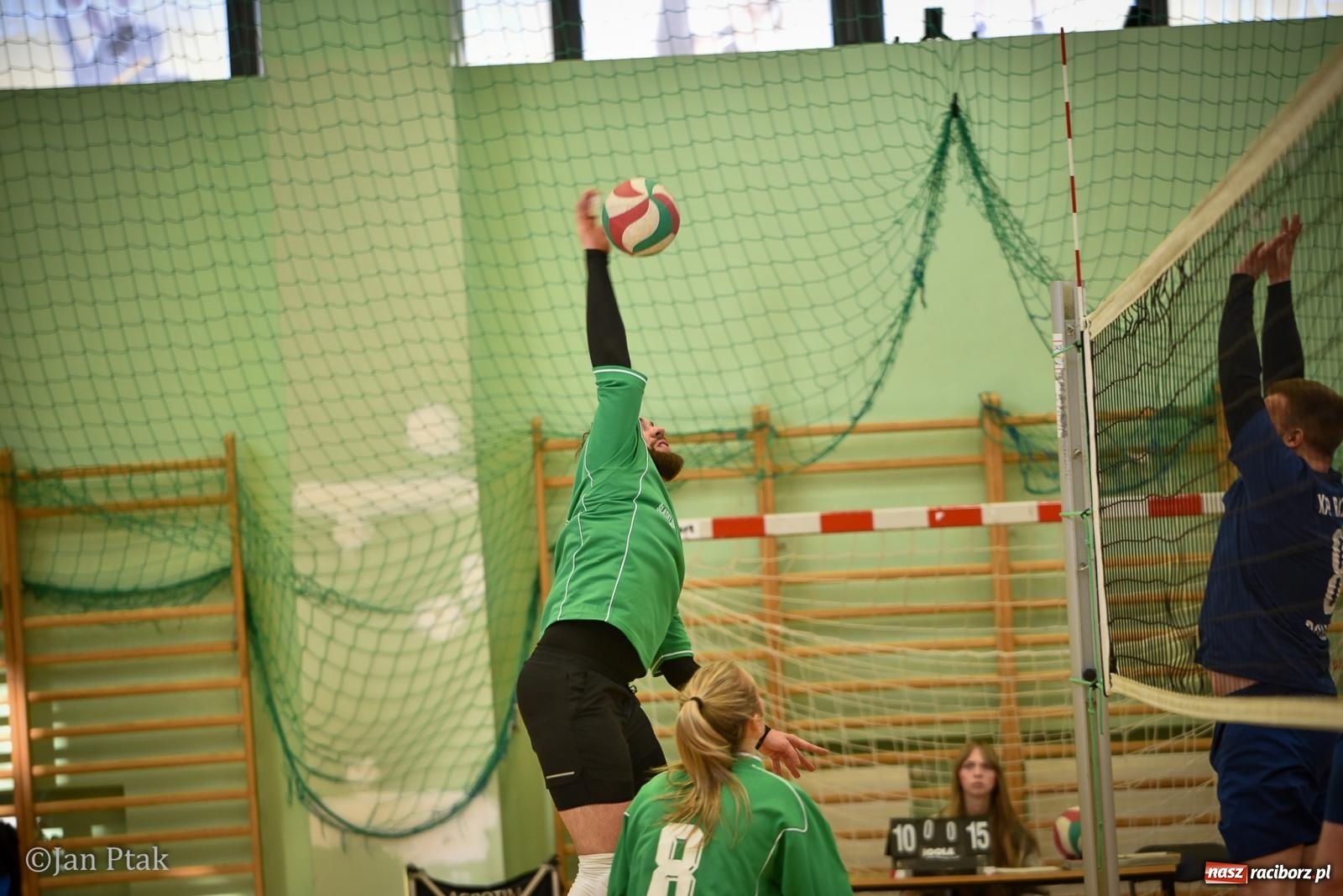 Zdjęcie w galerii na portalu naszraciborz.pl: Tokai Cobex najlepszy w XIII Turnieju Siatkarskim Zakładów Pracy i Służb Mundurowych w Raciborzu wiadomości z regionu
