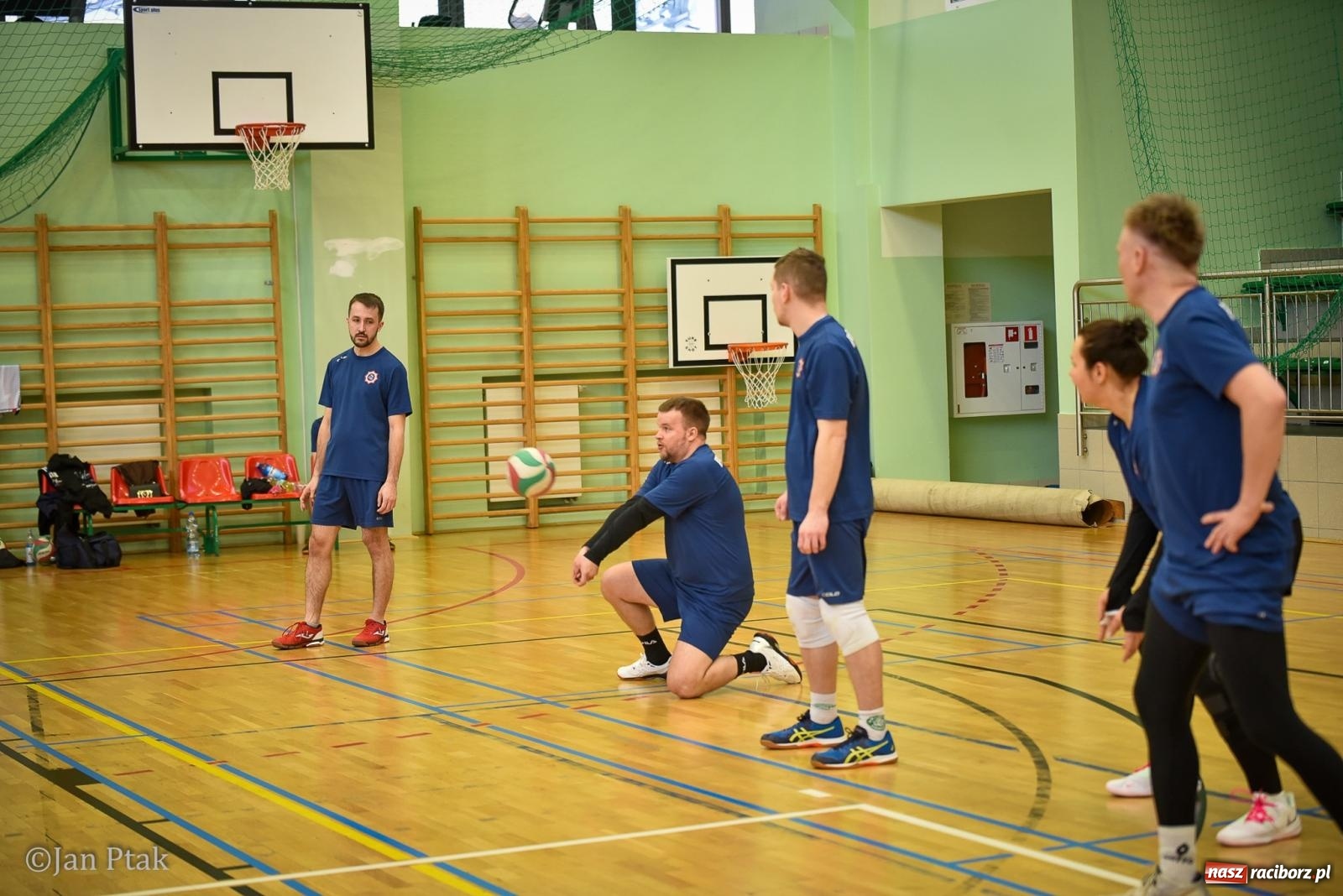 Zdjęcie w galerii na portalu naszraciborz.pl: Tokai Cobex najlepszy w XIII Turnieju Siatkarskim Zakładów Pracy i Służb Mundurowych w Raciborzu wiadomości z regionu