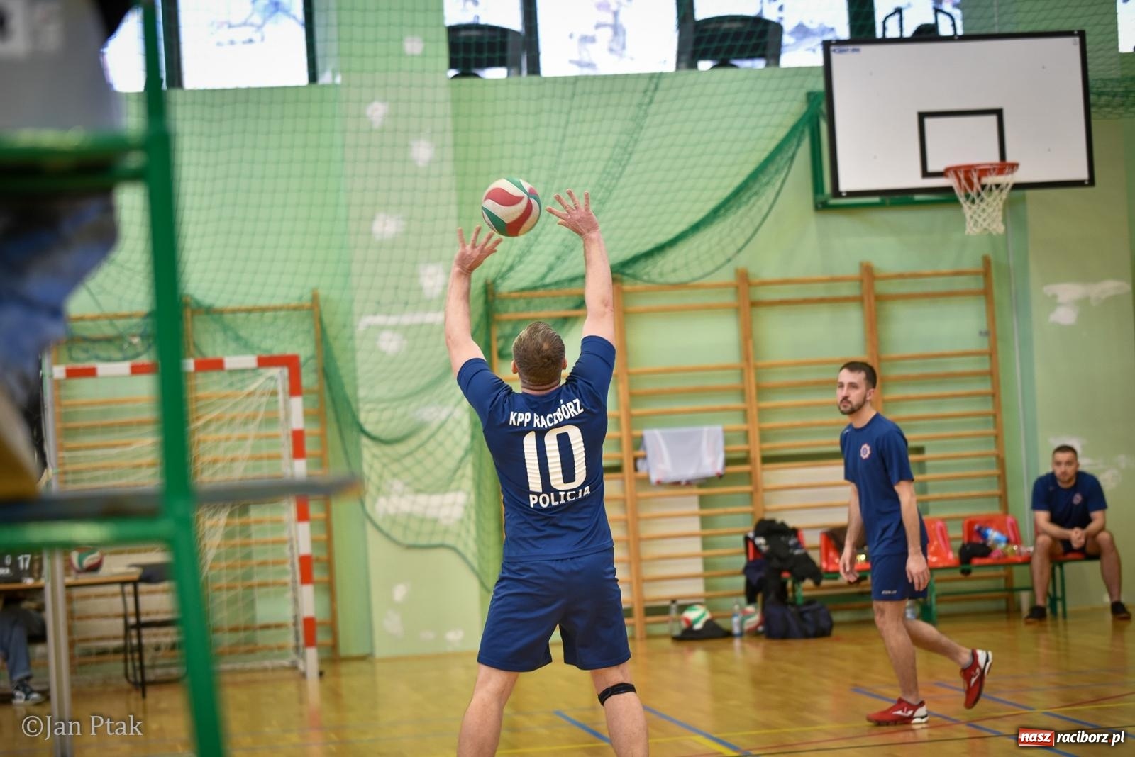 Zdjęcie w galerii na portalu naszraciborz.pl: Tokai Cobex najlepszy w XIII Turnieju Siatkarskim Zakładów Pracy i Służb Mundurowych w Raciborzu wiadomości z regionu
