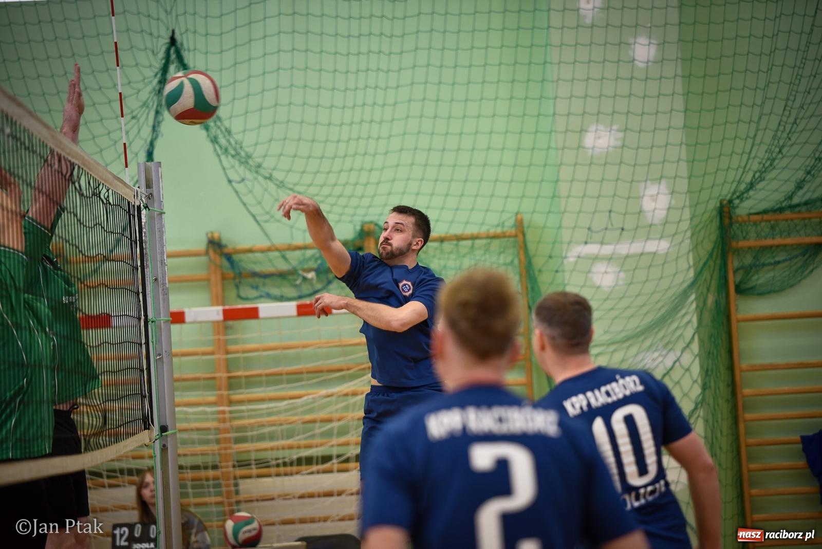 Zdjęcie w galerii na portalu naszraciborz.pl: Tokai Cobex najlepszy w XIII Turnieju Siatkarskim Zakładów Pracy i Służb Mundurowych w Raciborzu wiadomości z regionu