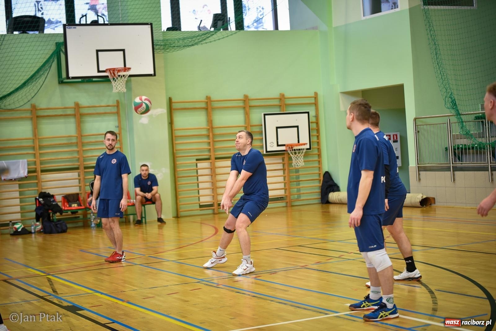 Zdjęcie w galerii na portalu naszraciborz.pl: Tokai Cobex najlepszy w XIII Turnieju Siatkarskim Zakładów Pracy i Służb Mundurowych w Raciborzu wiadomości z regionu