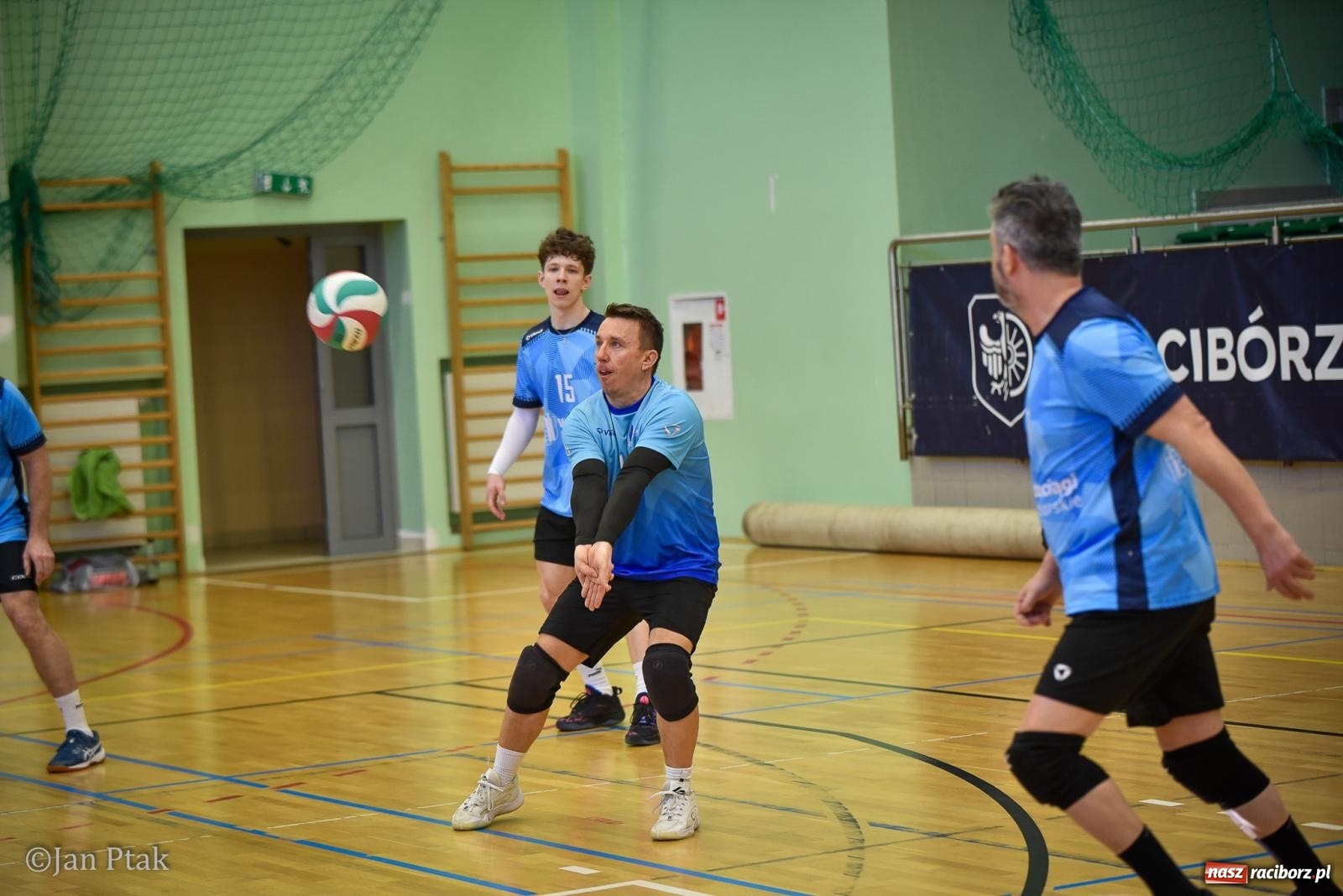 Zdjęcie w galerii na portalu naszraciborz.pl: Tokai Cobex najlepszy w XIII Turnieju Siatkarskim Zakładów Pracy i Służb Mundurowych w Raciborzu wiadomości z regionu