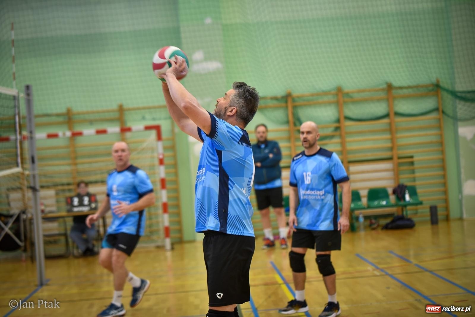 Zdjęcie w galerii na portalu naszraciborz.pl: Tokai Cobex najlepszy w XIII Turnieju Siatkarskim Zakładów Pracy i Służb Mundurowych w Raciborzu wiadomości z regionu