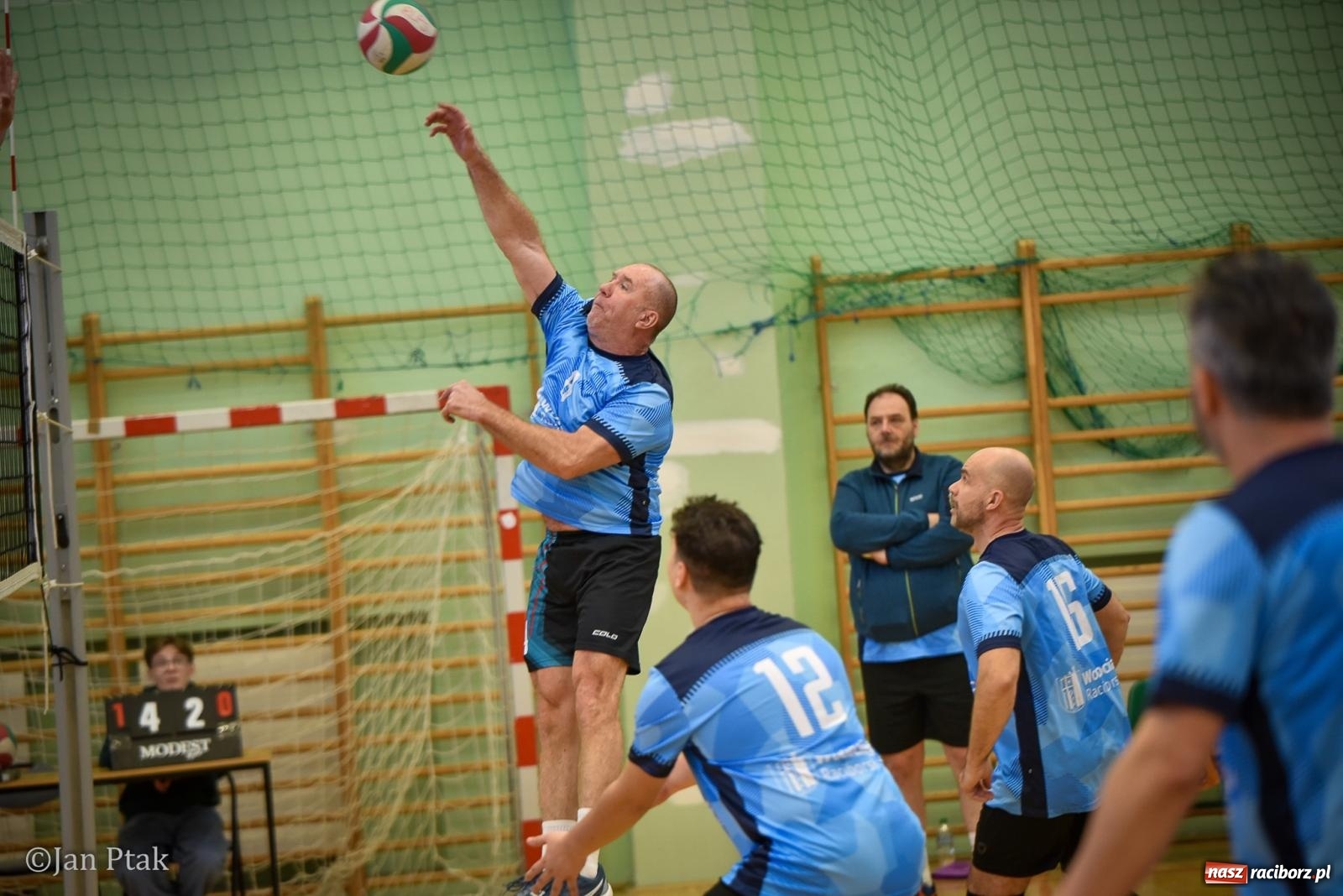 Zdjęcie w galerii na portalu naszraciborz.pl: Tokai Cobex najlepszy w XIII Turnieju Siatkarskim Zakładów Pracy i Służb Mundurowych w Raciborzu wiadomości z regionu