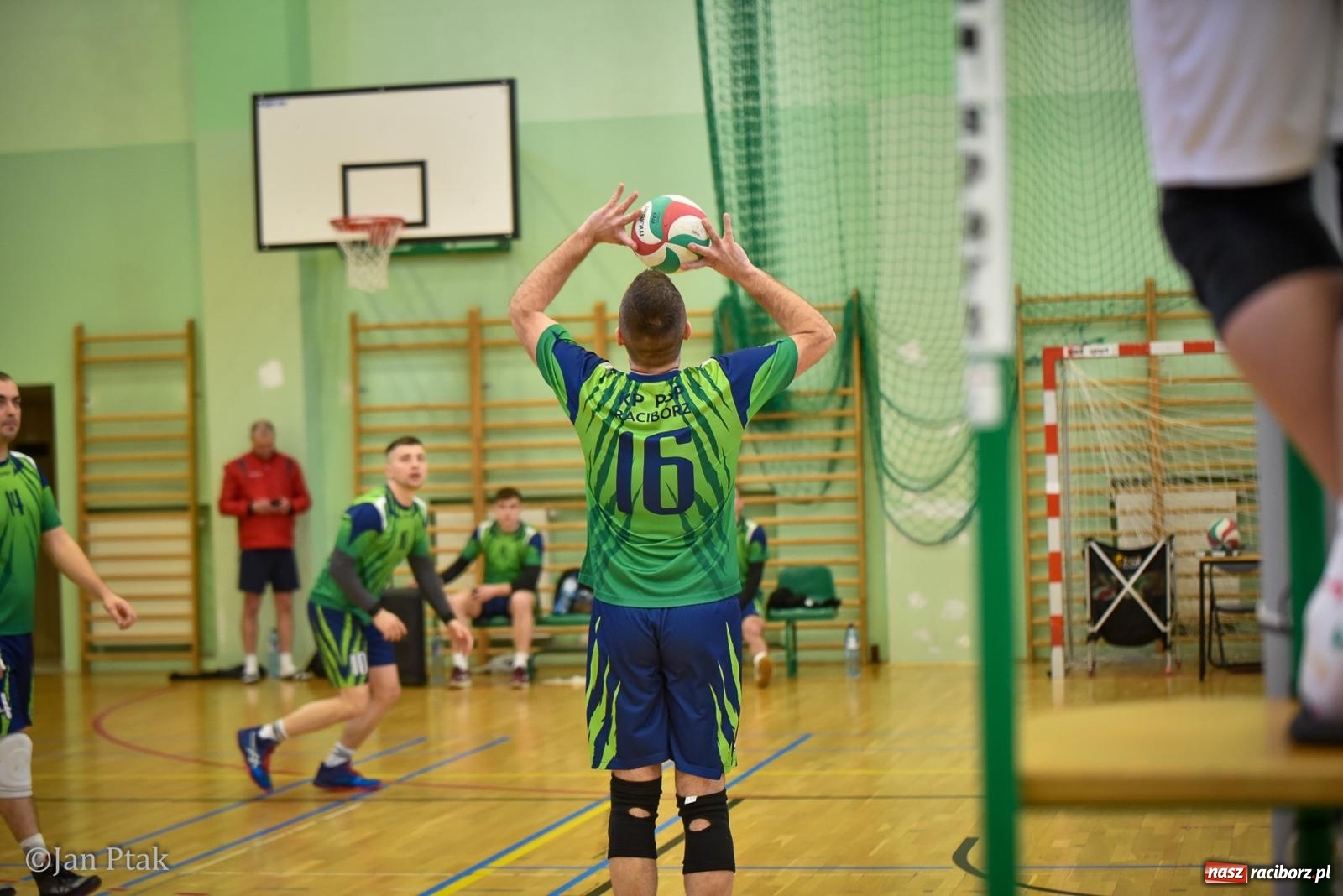 Zdjęcie w galerii na portalu naszraciborz.pl: Tokai Cobex najlepszy w XIII Turnieju Siatkarskim Zakładów Pracy i Służb Mundurowych w Raciborzu wiadomości z regionu