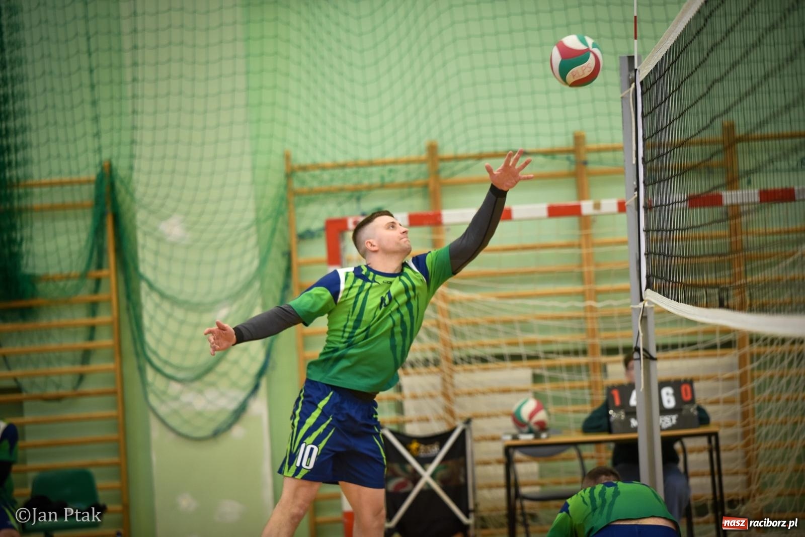 Zdjęcie w galerii na portalu naszraciborz.pl: Tokai Cobex najlepszy w XIII Turnieju Siatkarskim Zakładów Pracy i Służb Mundurowych w Raciborzu wiadomości z regionu