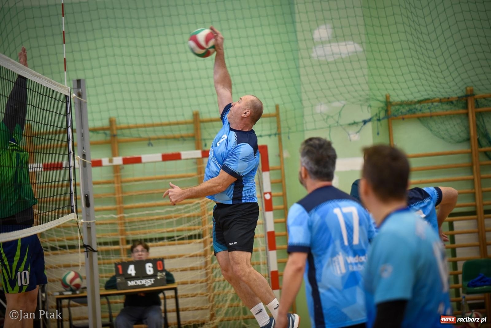 Zdjęcie w galerii na portalu naszraciborz.pl: Tokai Cobex najlepszy w XIII Turnieju Siatkarskim Zakładów Pracy i Służb Mundurowych w Raciborzu wiadomości z regionu