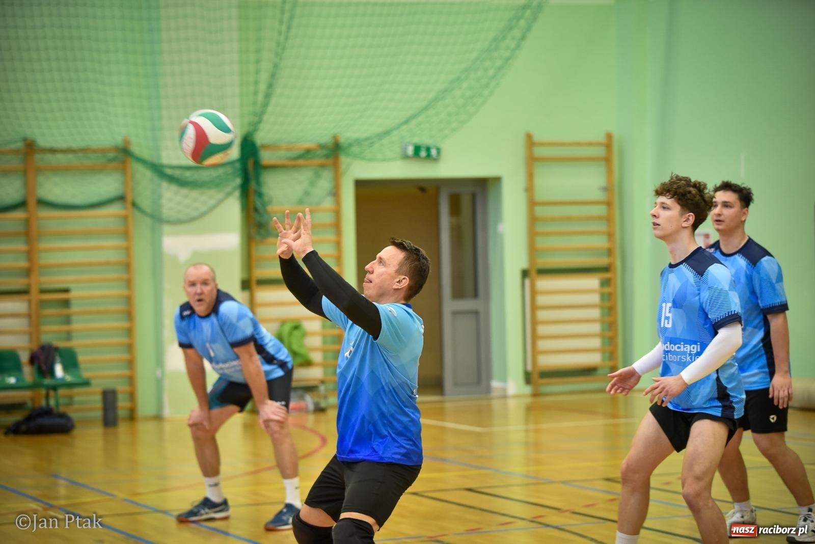 Zdjęcie w galerii na portalu naszraciborz.pl: Tokai Cobex najlepszy w XIII Turnieju Siatkarskim Zakładów Pracy i Służb Mundurowych w Raciborzu wiadomości z regionu