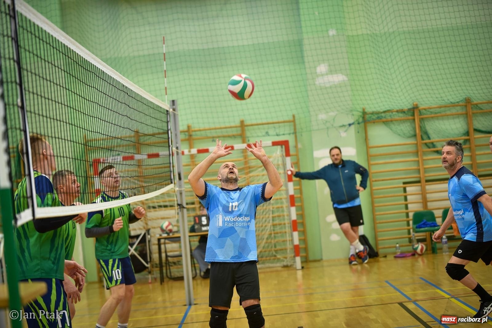Zdjęcie w galerii na portalu naszraciborz.pl: Tokai Cobex najlepszy w XIII Turnieju Siatkarskim Zakładów Pracy i Służb Mundurowych w Raciborzu wiadomości z regionu