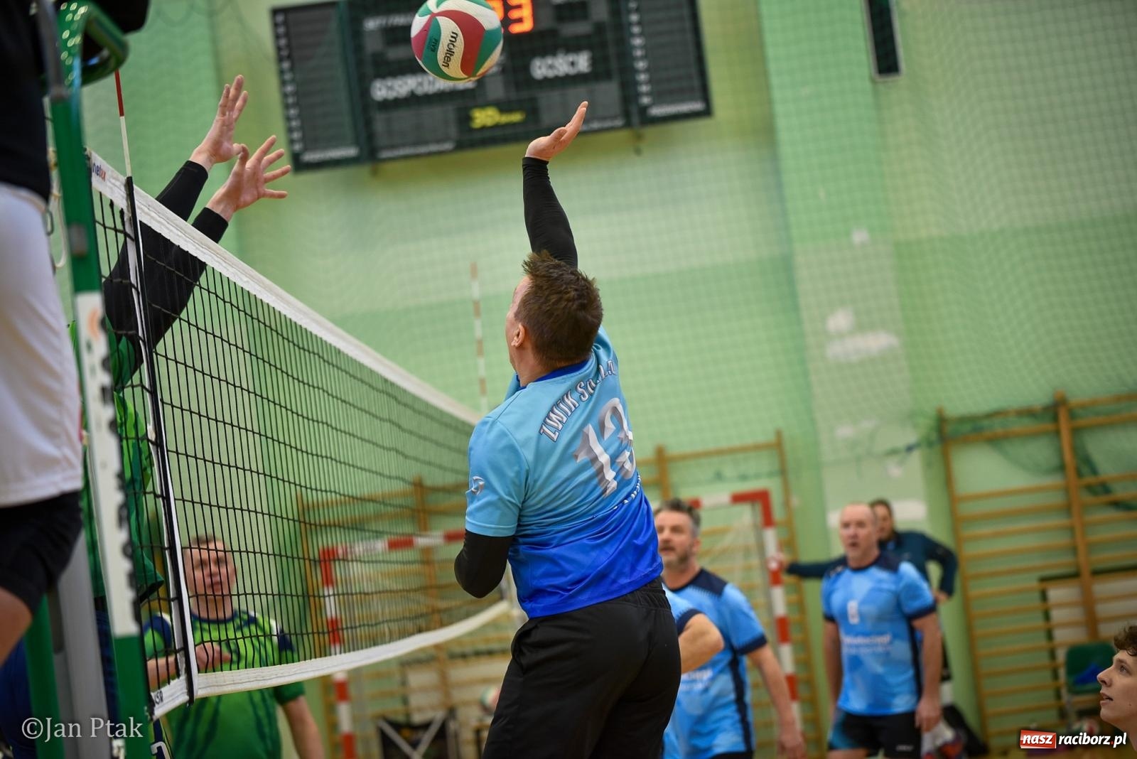Zdjęcie w galerii na portalu naszraciborz.pl: Tokai Cobex najlepszy w XIII Turnieju Siatkarskim Zakładów Pracy i Służb Mundurowych w Raciborzu wiadomości z regionu