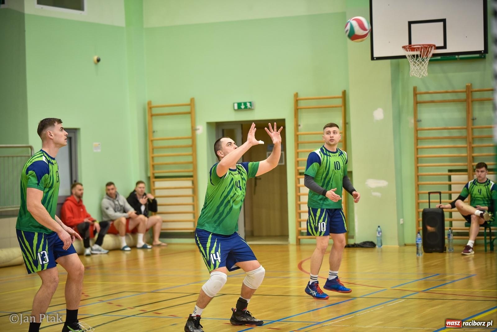 Zdjęcie w galerii na portalu naszraciborz.pl: Tokai Cobex najlepszy w XIII Turnieju Siatkarskim Zakładów Pracy i Służb Mundurowych w Raciborzu wiadomości z regionu