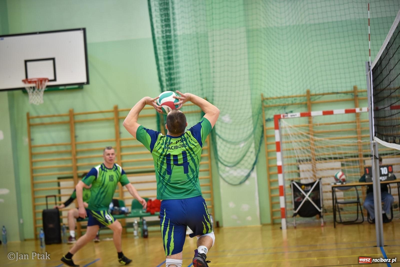 Zdjęcie w galerii na portalu naszraciborz.pl: Tokai Cobex najlepszy w XIII Turnieju Siatkarskim Zakładów Pracy i Służb Mundurowych w Raciborzu wiadomości z regionu
