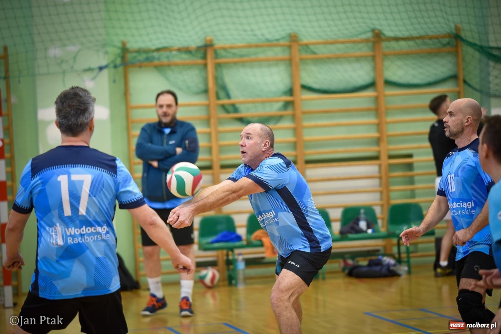 Zdjęcie w galerii na portalu naszraciborz.pl: Tokai Cobex najlepszy w XIII Turnieju Siatkarskim Zakładów Pracy i Służb Mundurowych w Raciborzu wiadomości z regionu