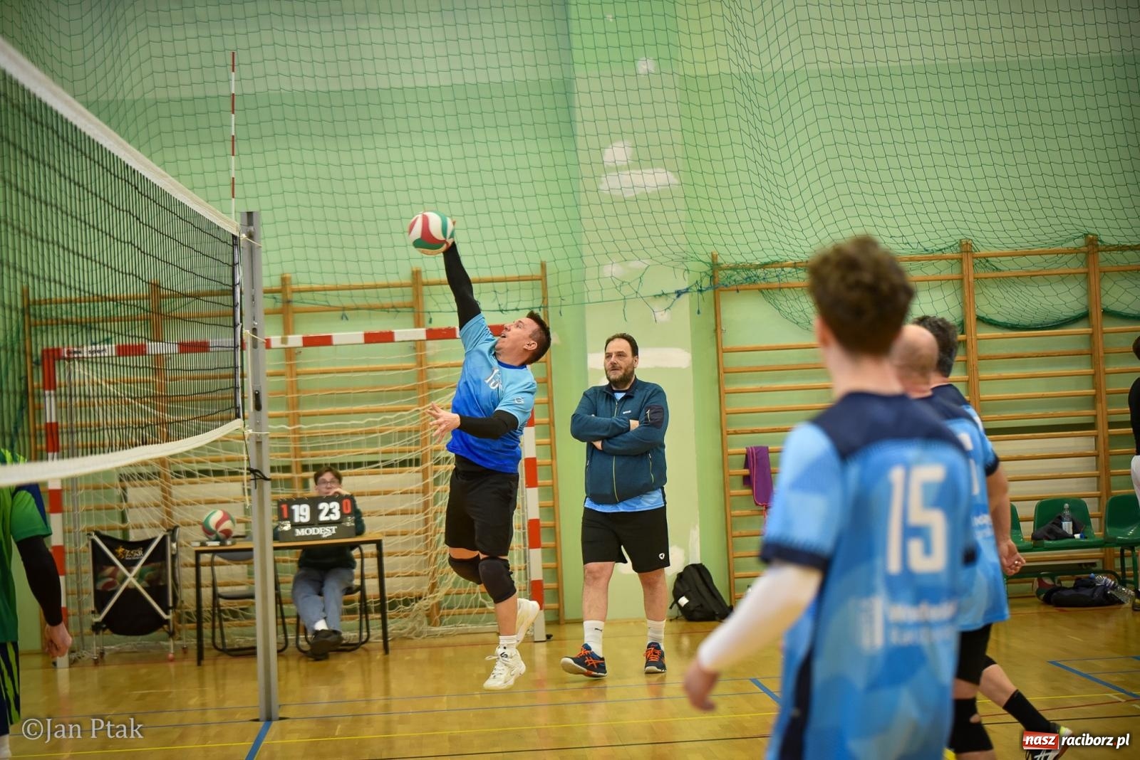 Zdjęcie w galerii na portalu naszraciborz.pl: Tokai Cobex najlepszy w XIII Turnieju Siatkarskim Zakładów Pracy i Służb Mundurowych w Raciborzu wiadomości z regionu